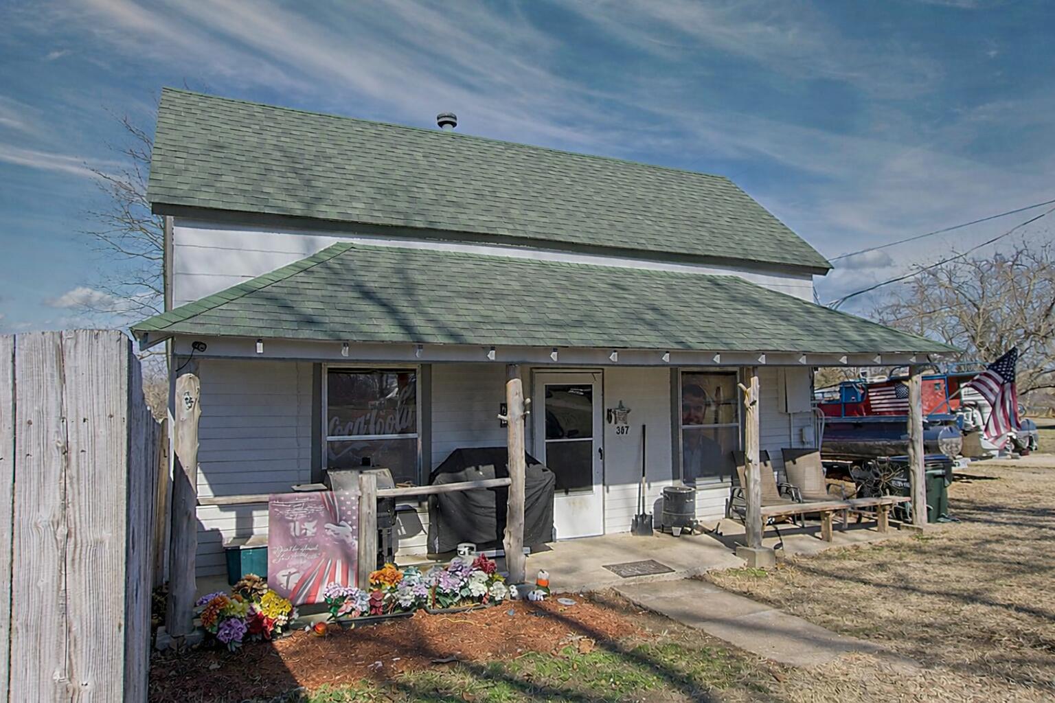 307 E Logan Street — photo