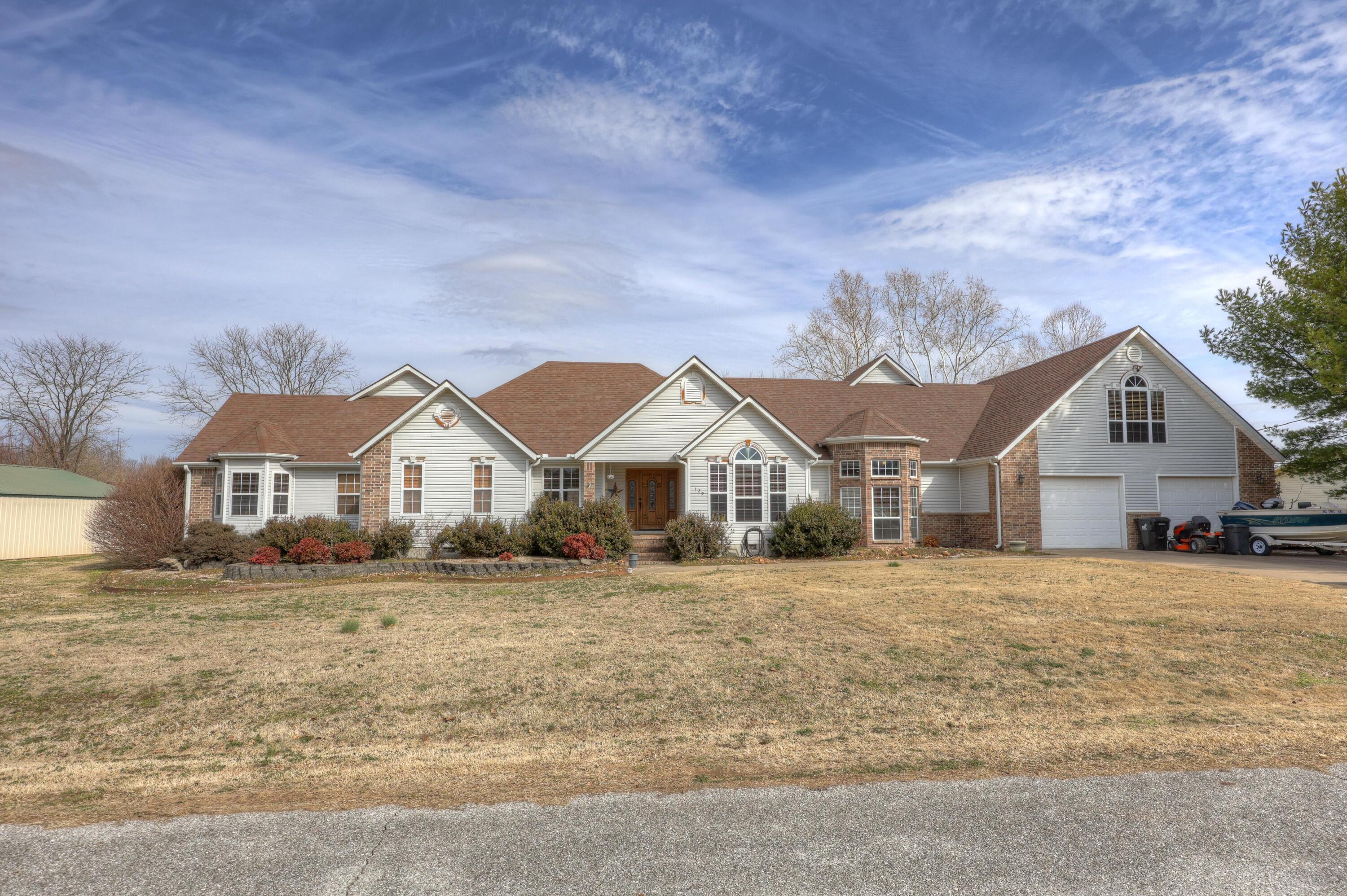 129 Riverview Drive — photo