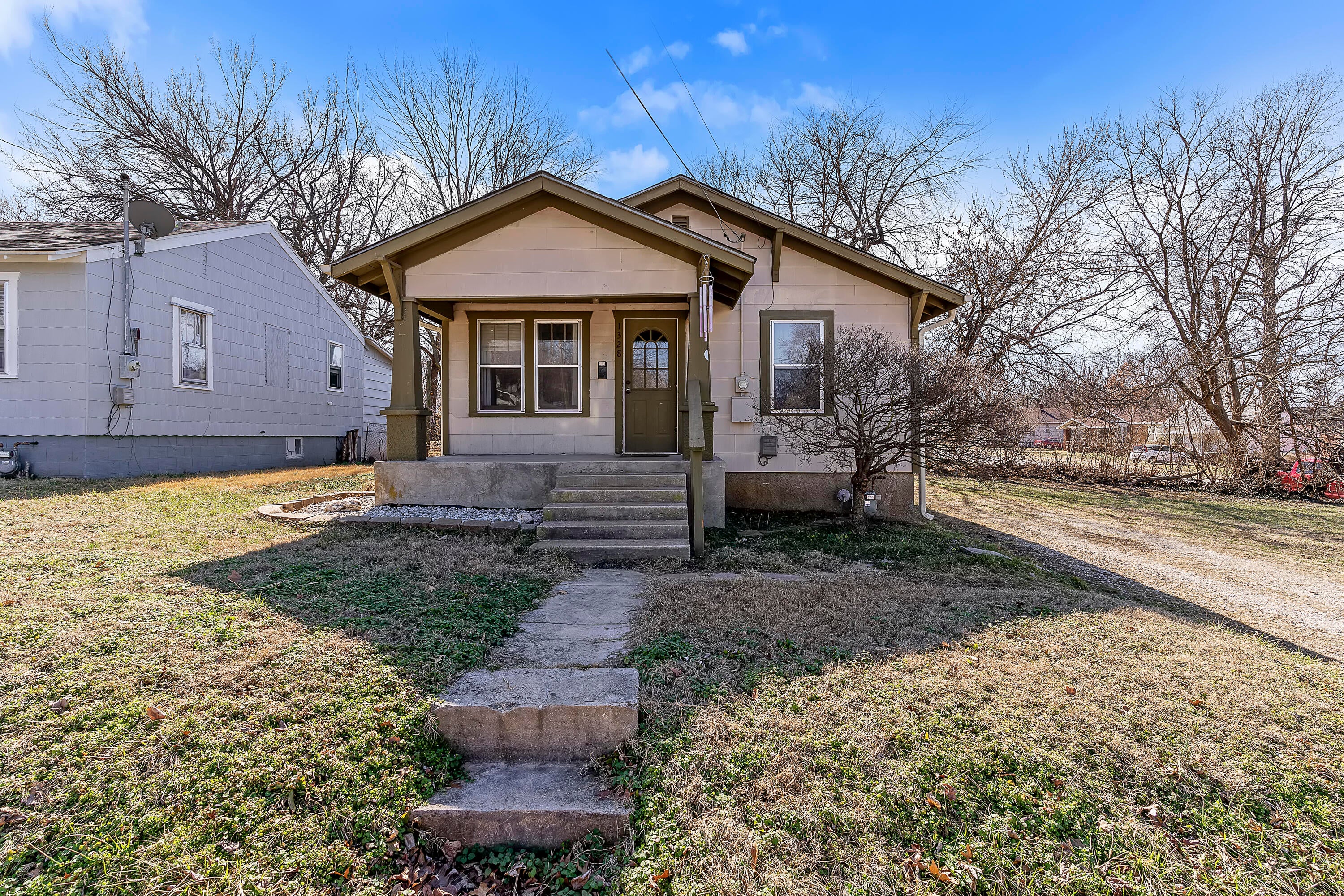 1328 W Elm Street — photo
