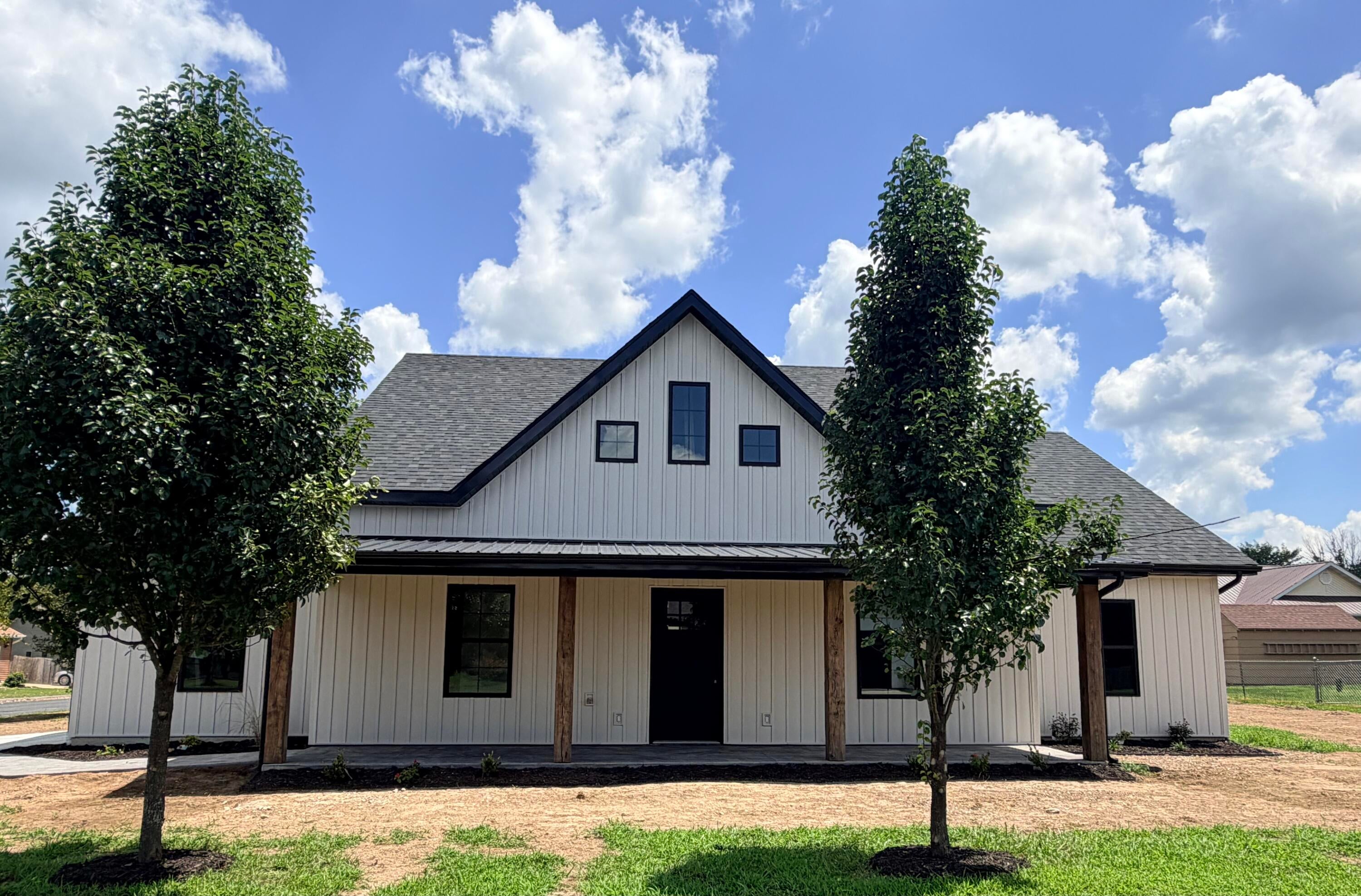 610 Robin Road — photo