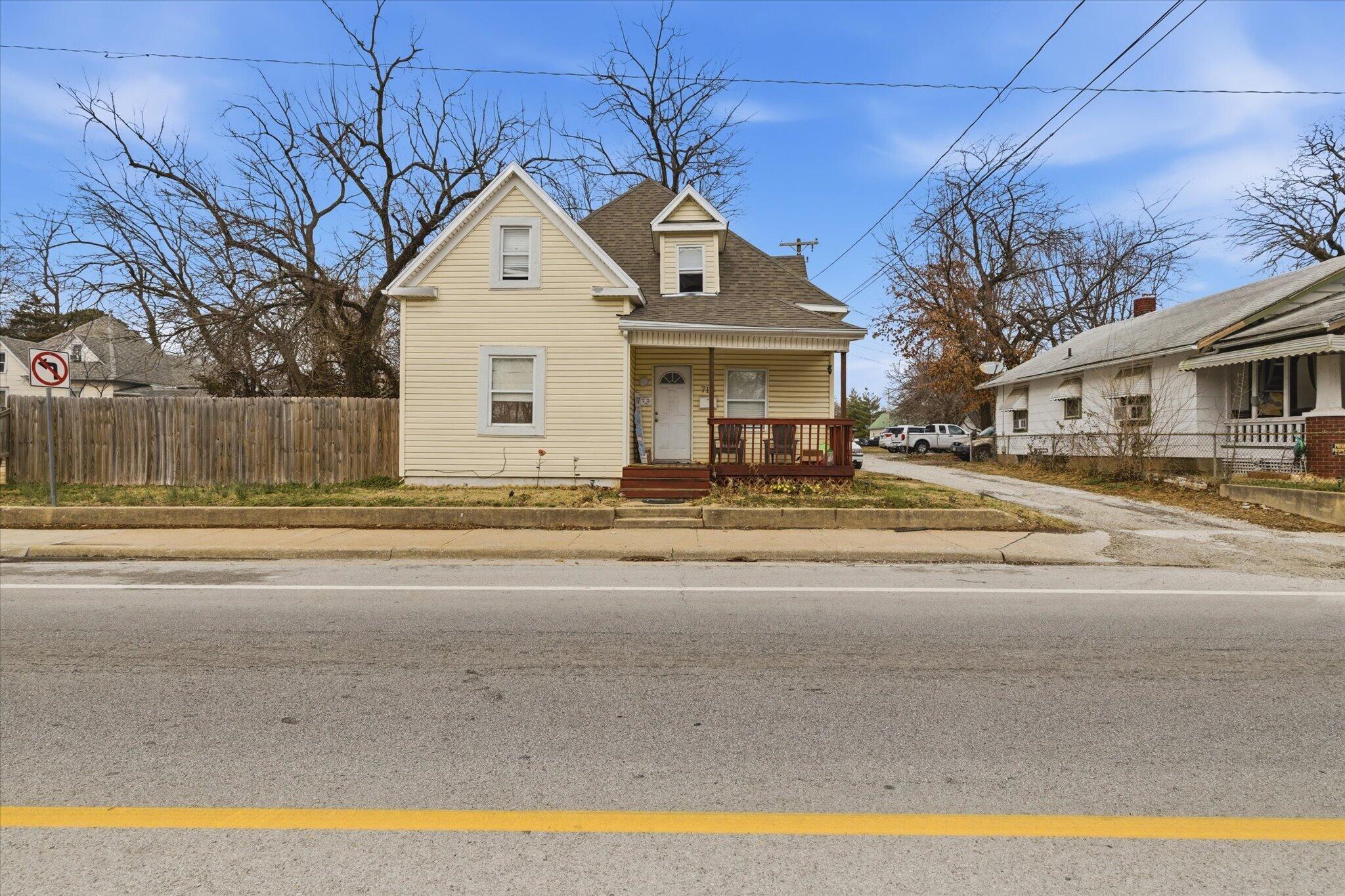 715 E Division Street — photo