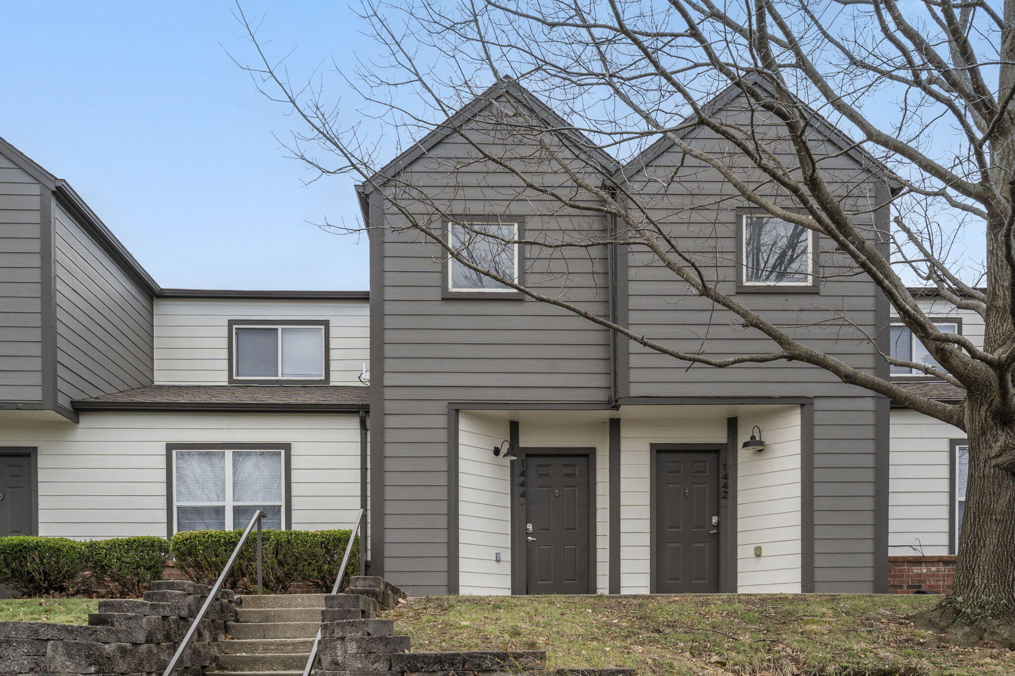 1447 E Oakwood Lane — photo