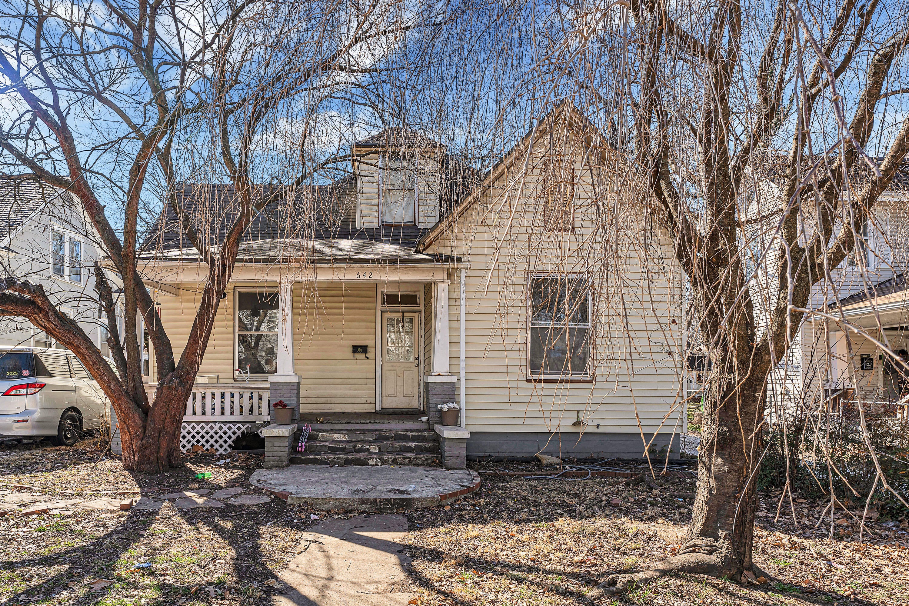 642 W Nichols Street — photo