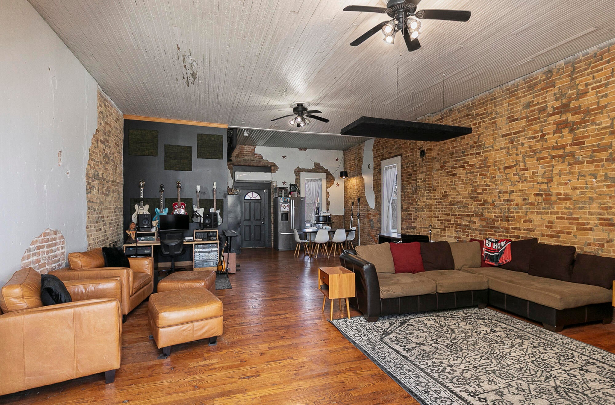 207 W Main Street — photo