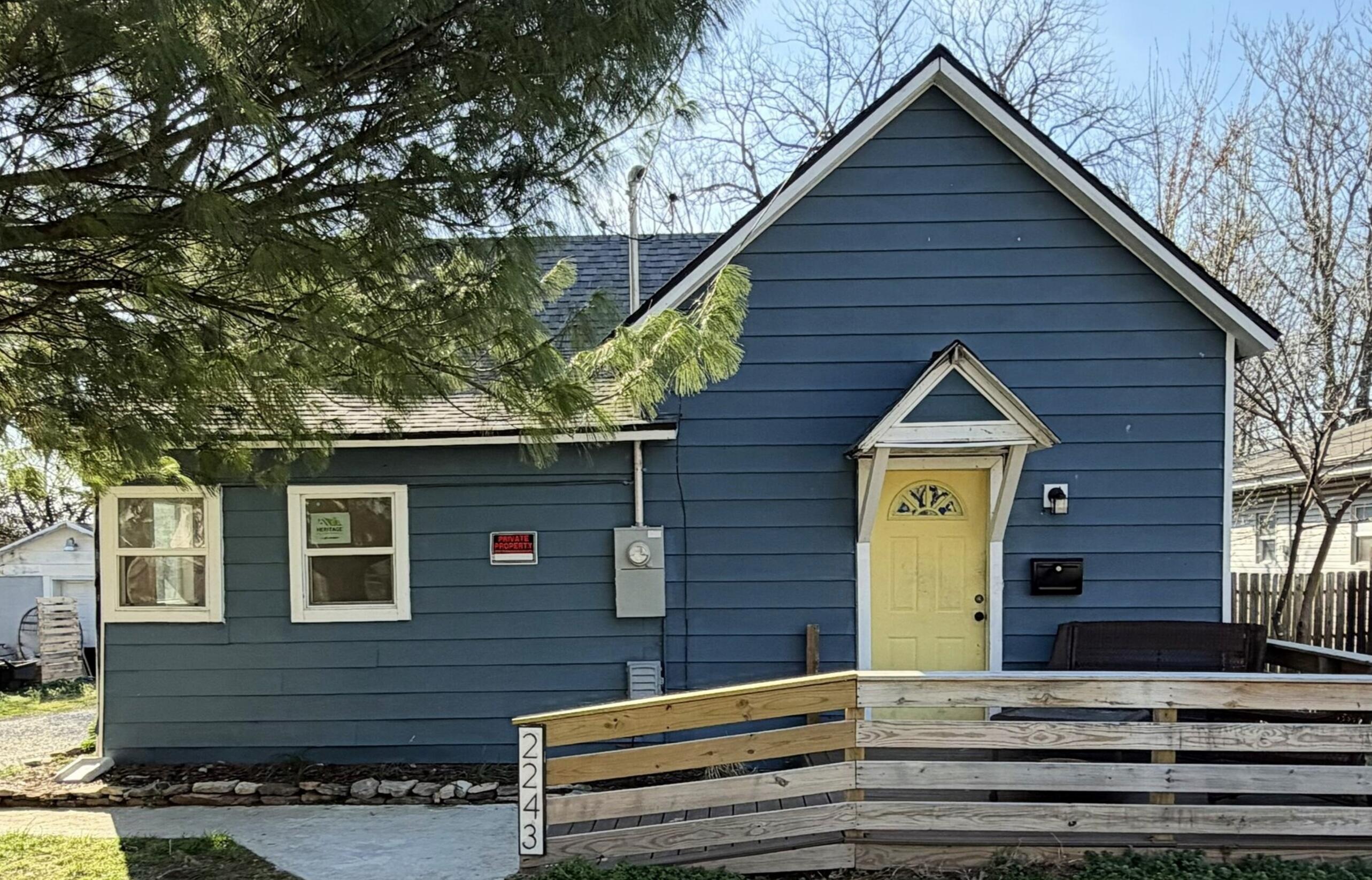 2243 N Taylor Avenue — photo