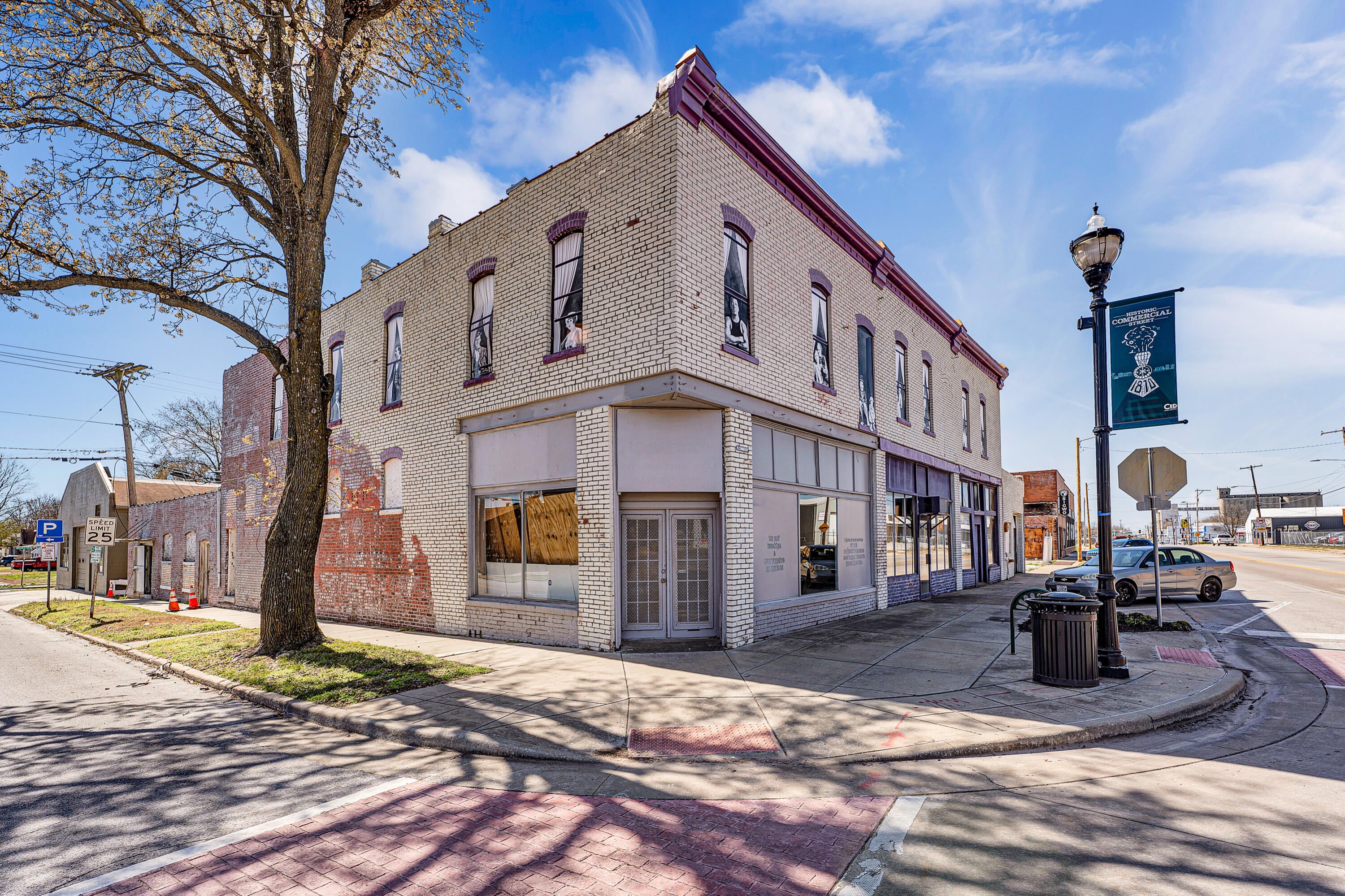 504 W Commercial Street — photo