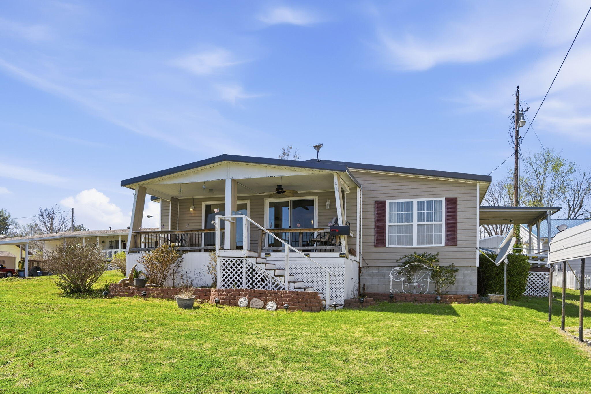 209 Lake Circle Drive — photo
