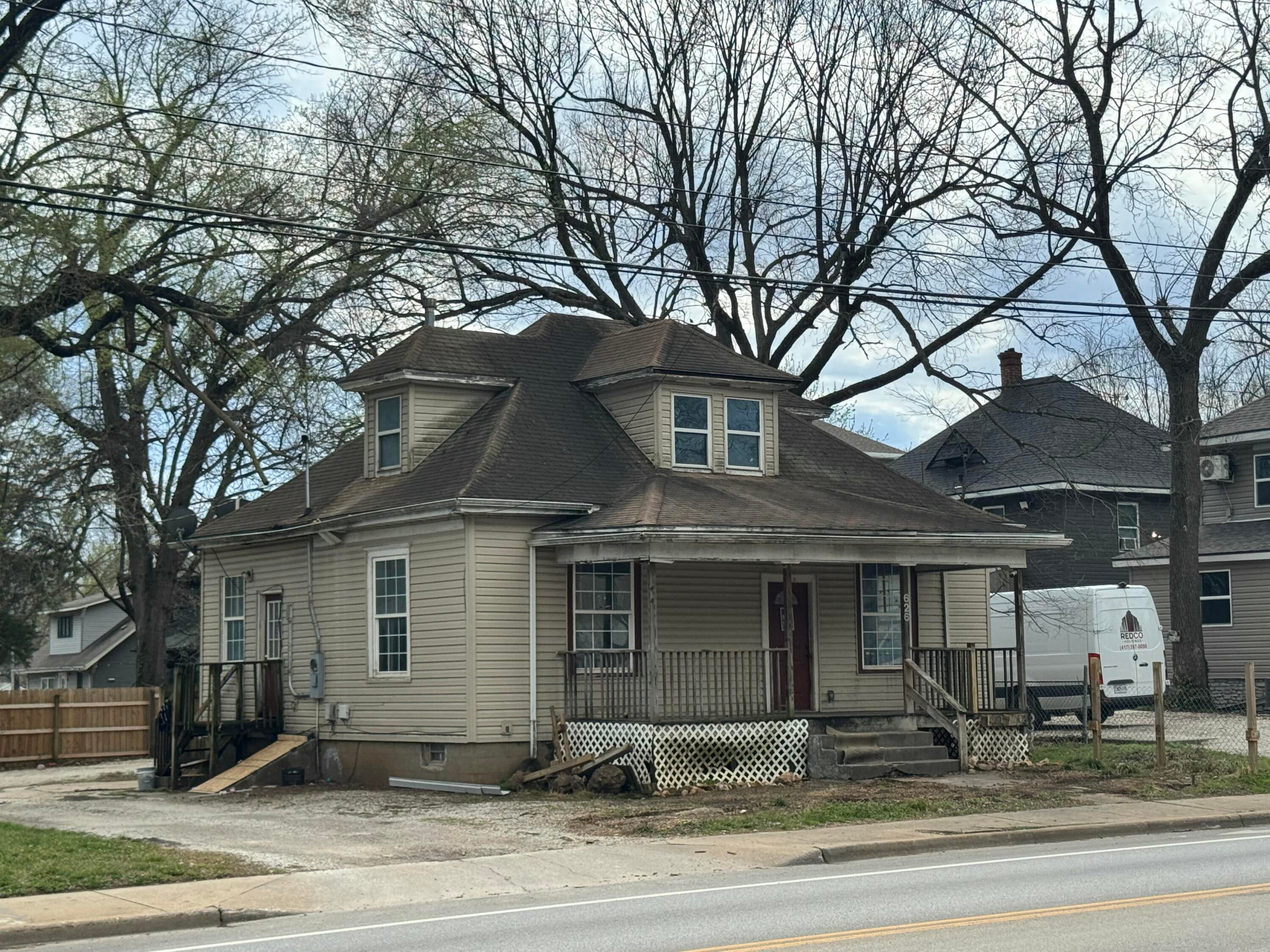626 W Division Street — photo