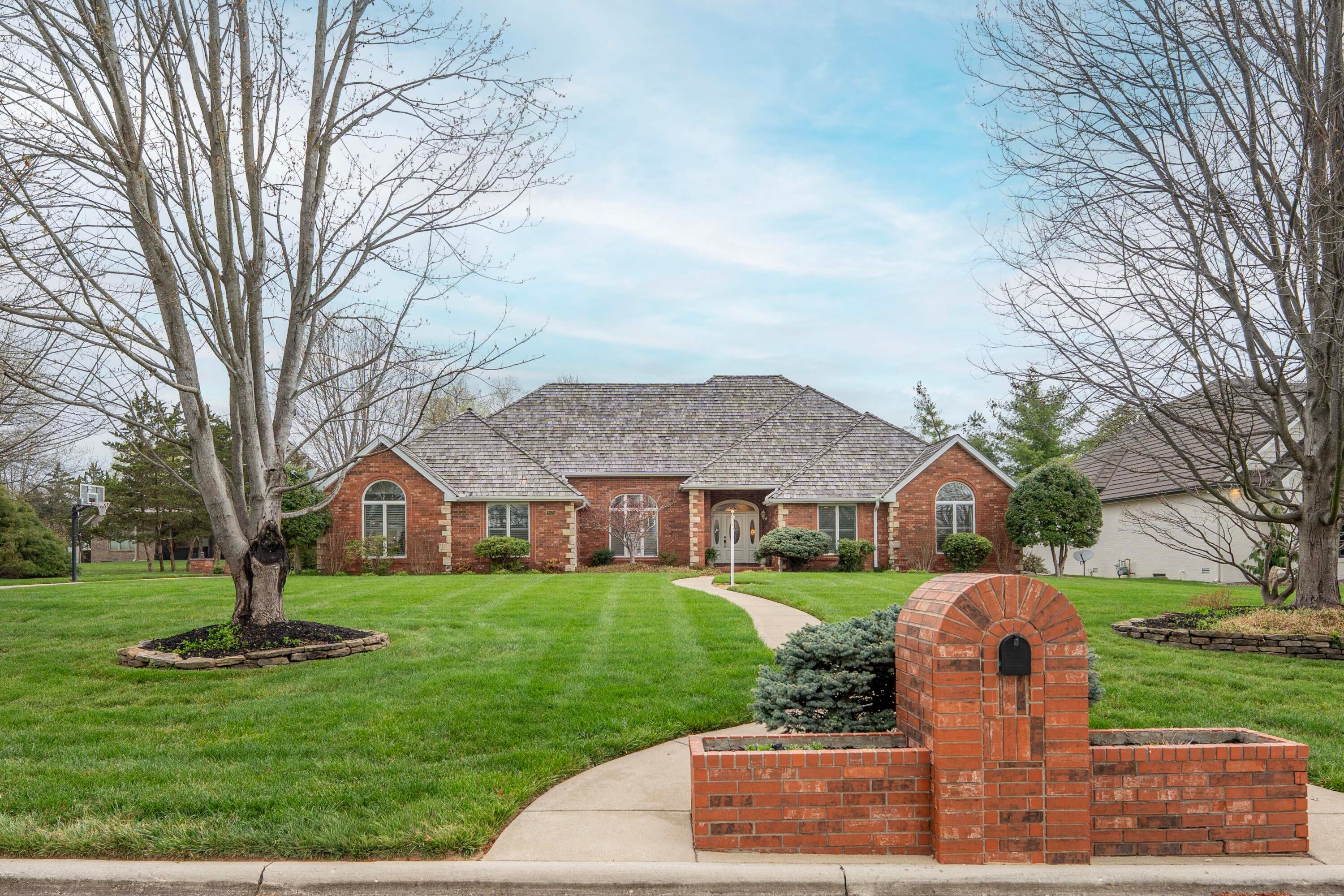 3575 E Montrose Court — photo
