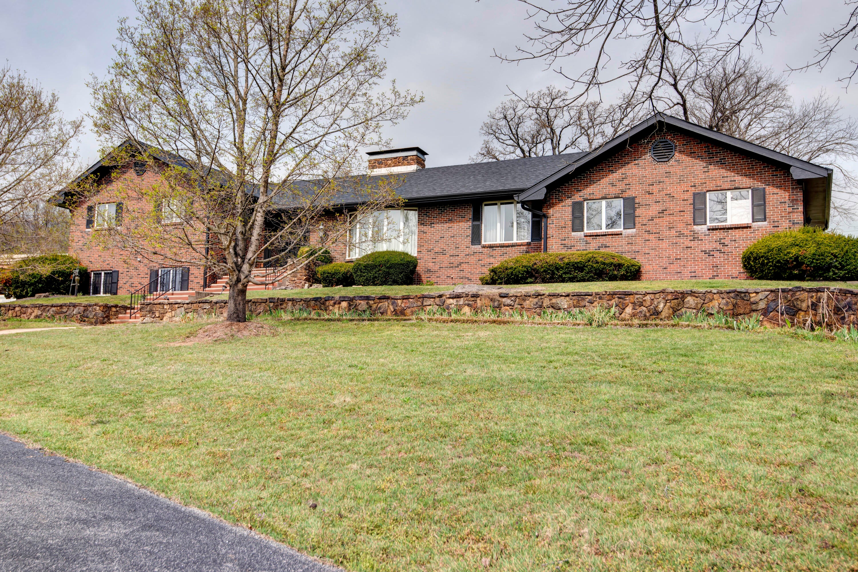 4897 N Farm Road 141 — photo