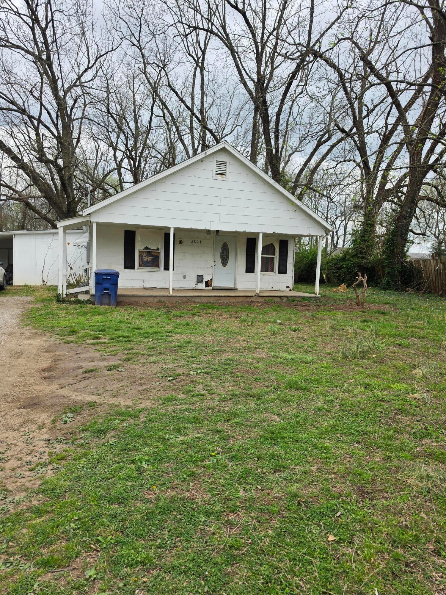 2824 W Chestnut Street — photo