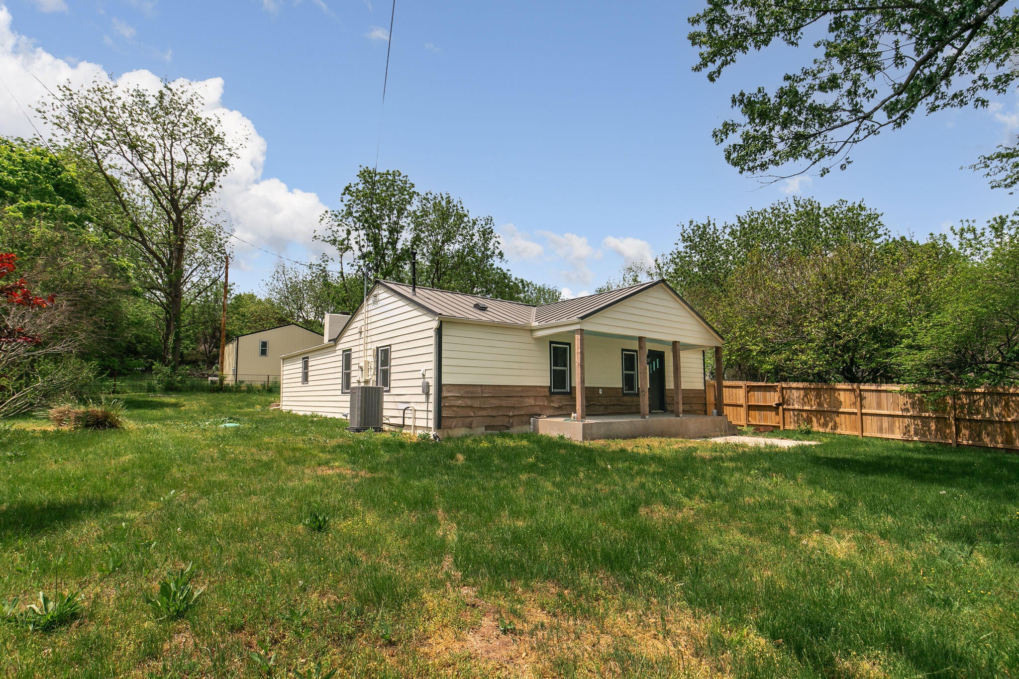 2031 N Farm Rd 197 — photo