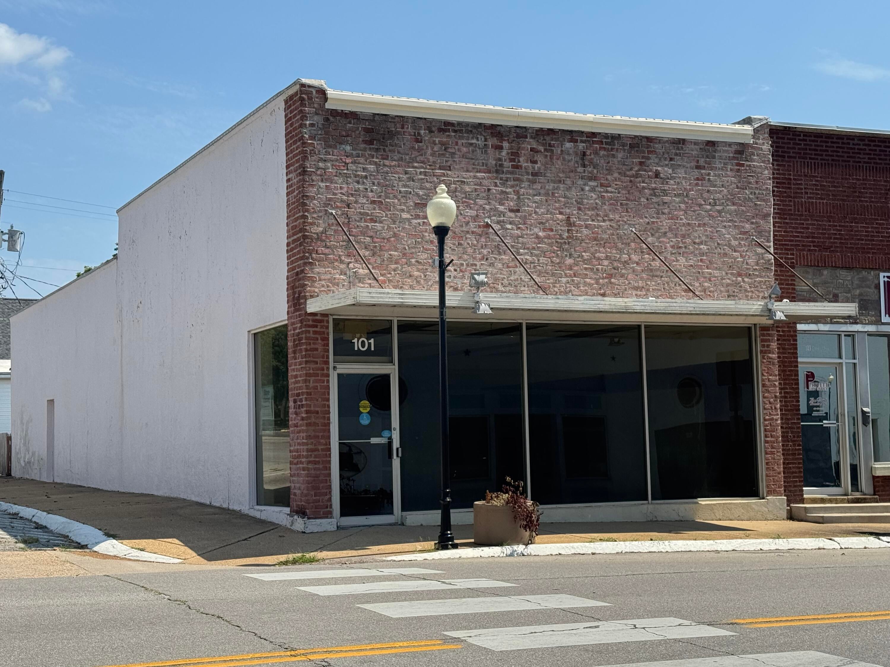 101 East Main Street — photo