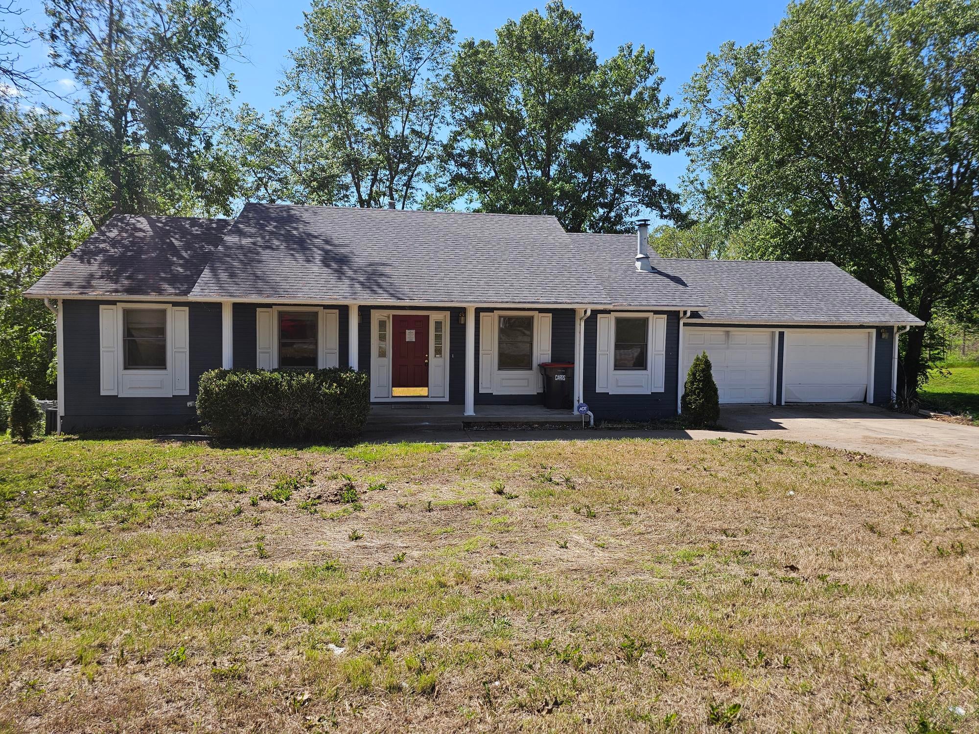 1420 Oakhill Drive — photo