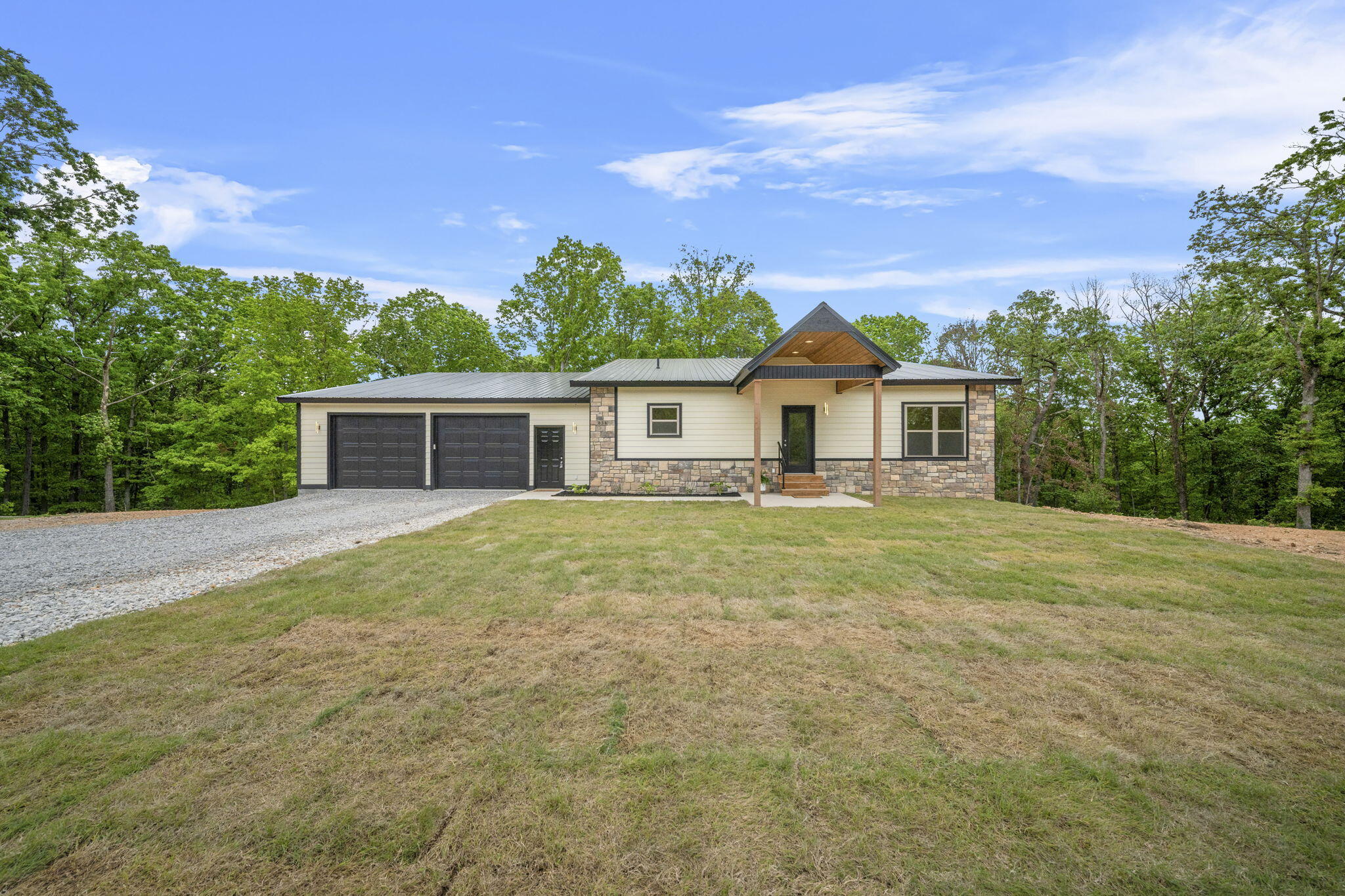 834 Oriole Lane — photo