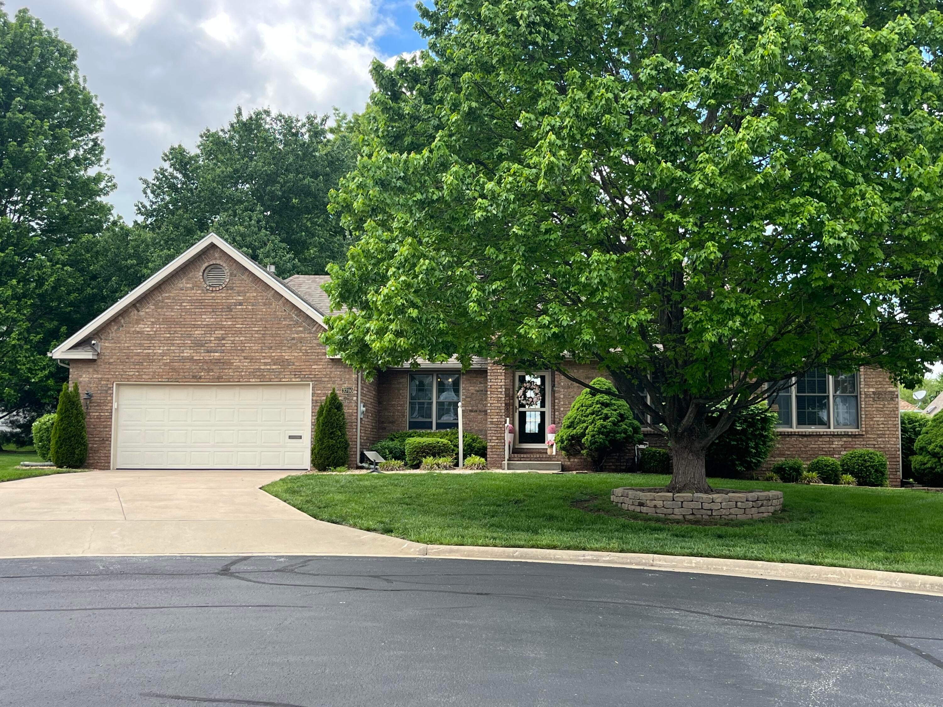 3700 E Dartmoor Court — photo