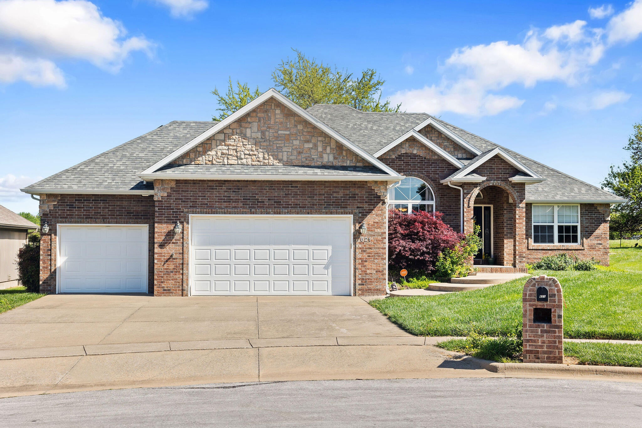 621 W Meadowgate Drive — photo