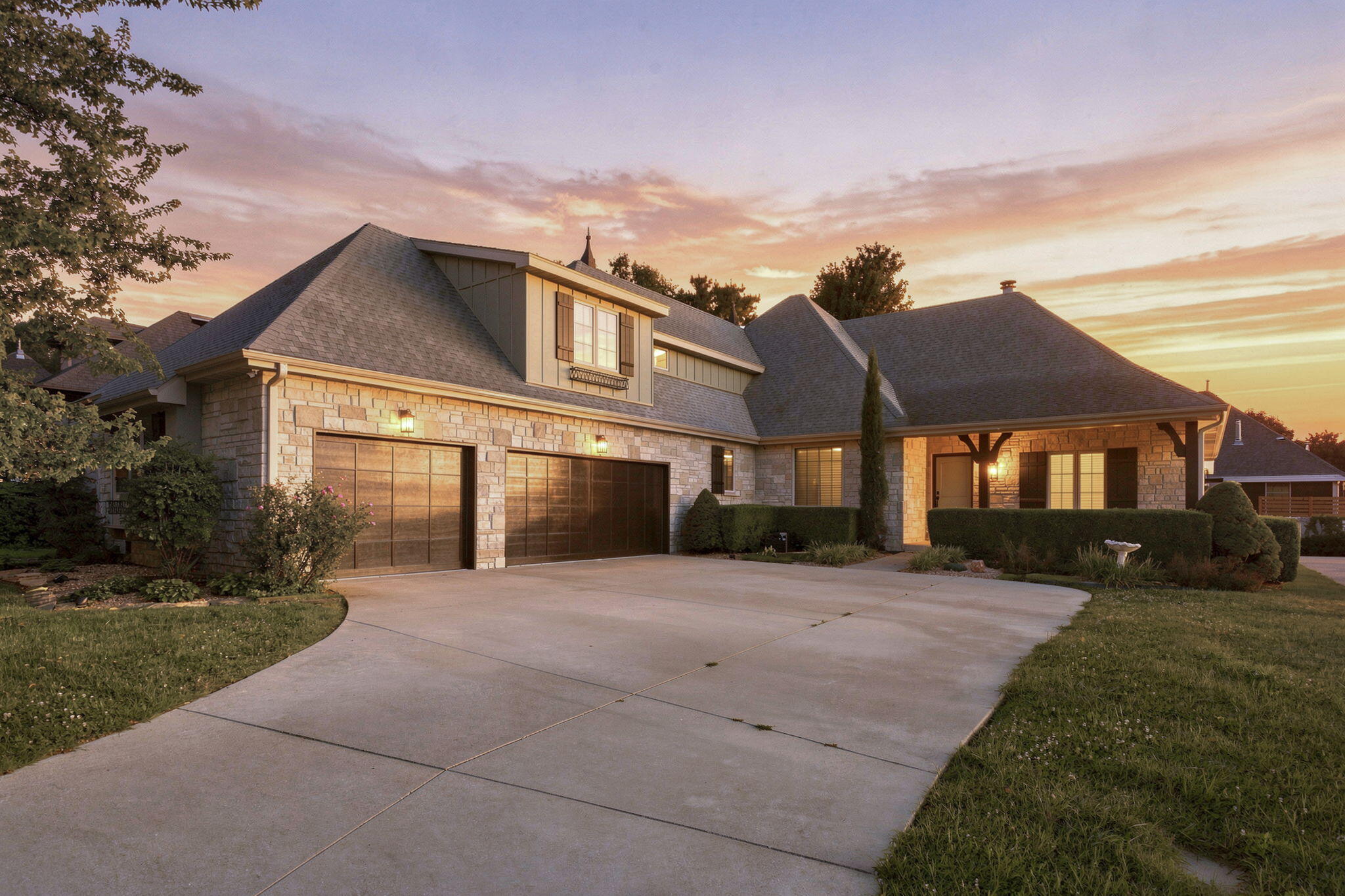 879 E Westchester Drive — photo