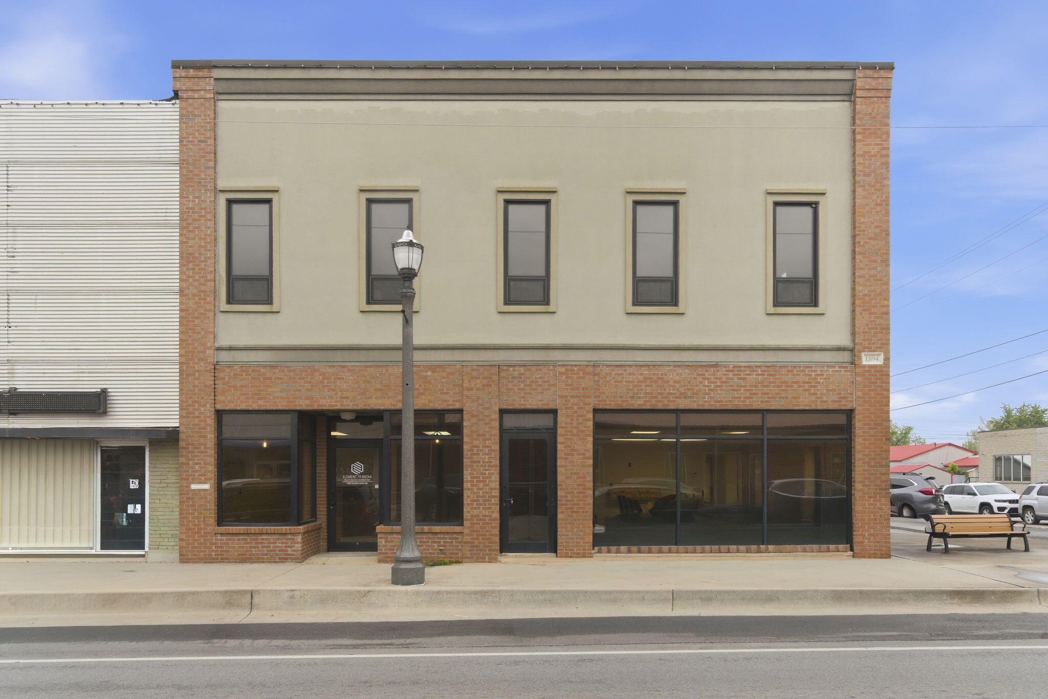 805 Main Street — photo
