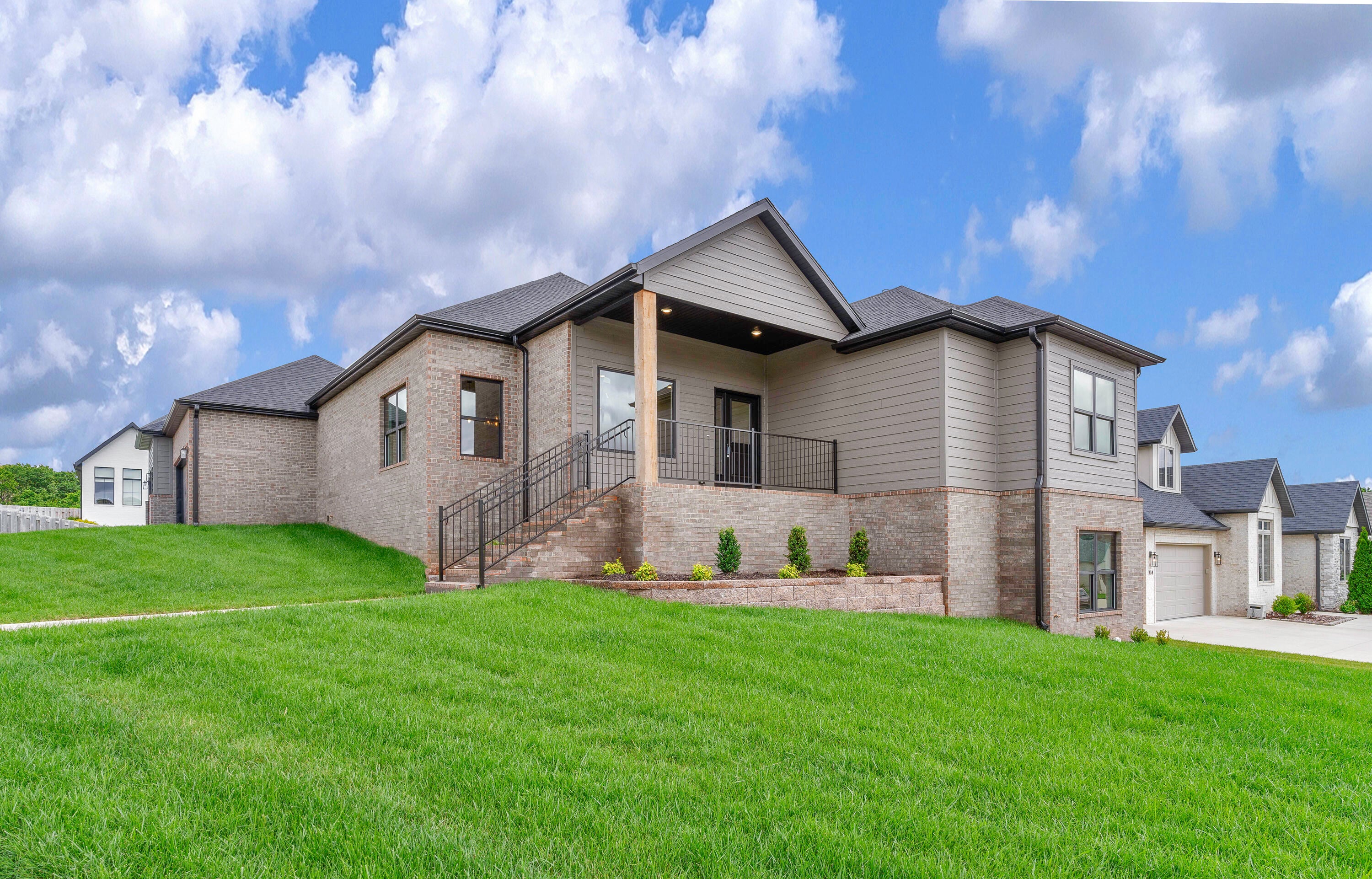 702 S Thornridge Drive — photo