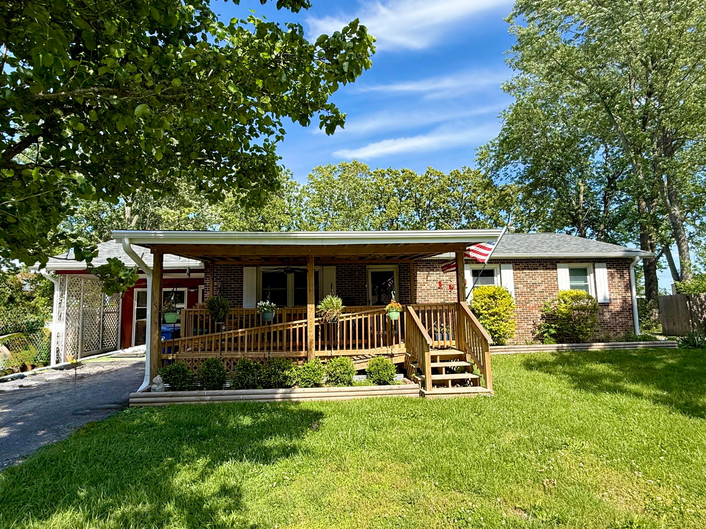 1126 E Crest Drive — photo