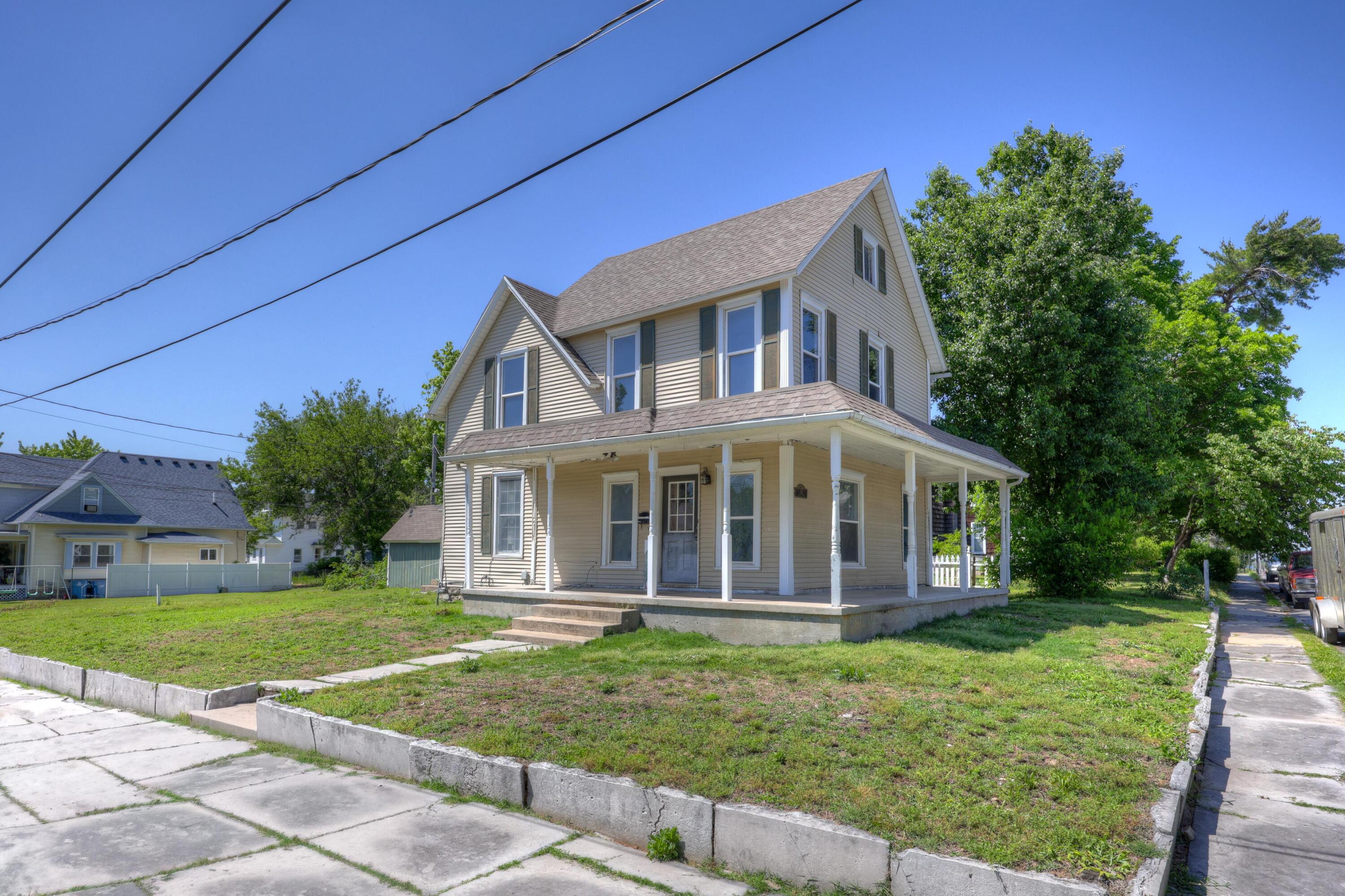 813 Lyon Street — photo