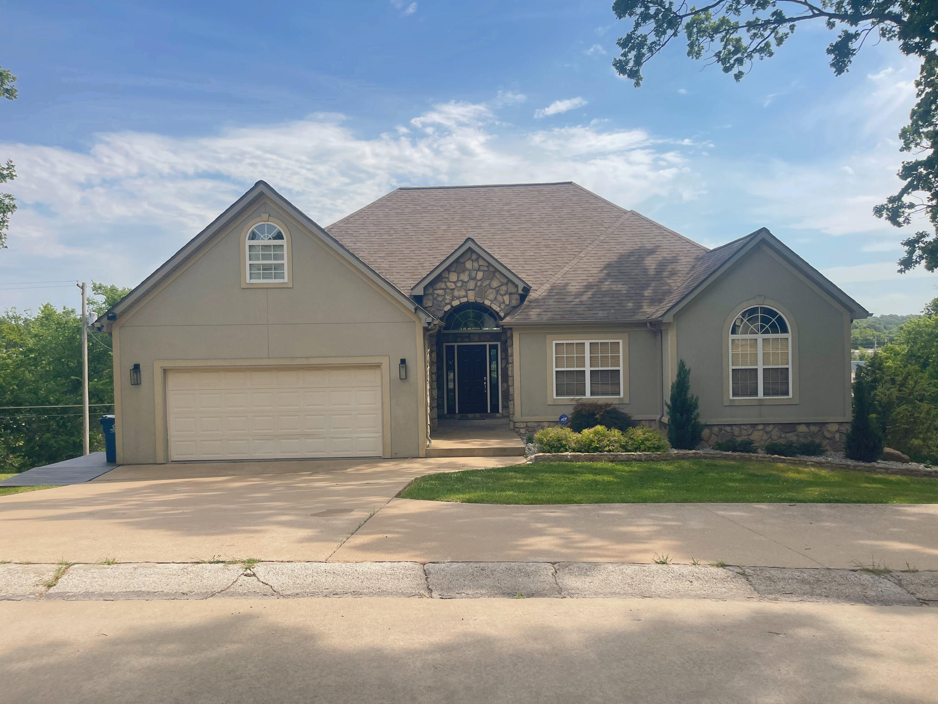 813 Roundup — photo
