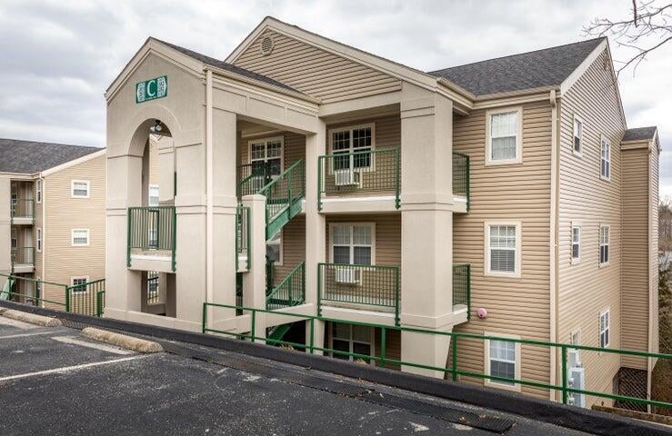 525 Valley View Road 301 — photo