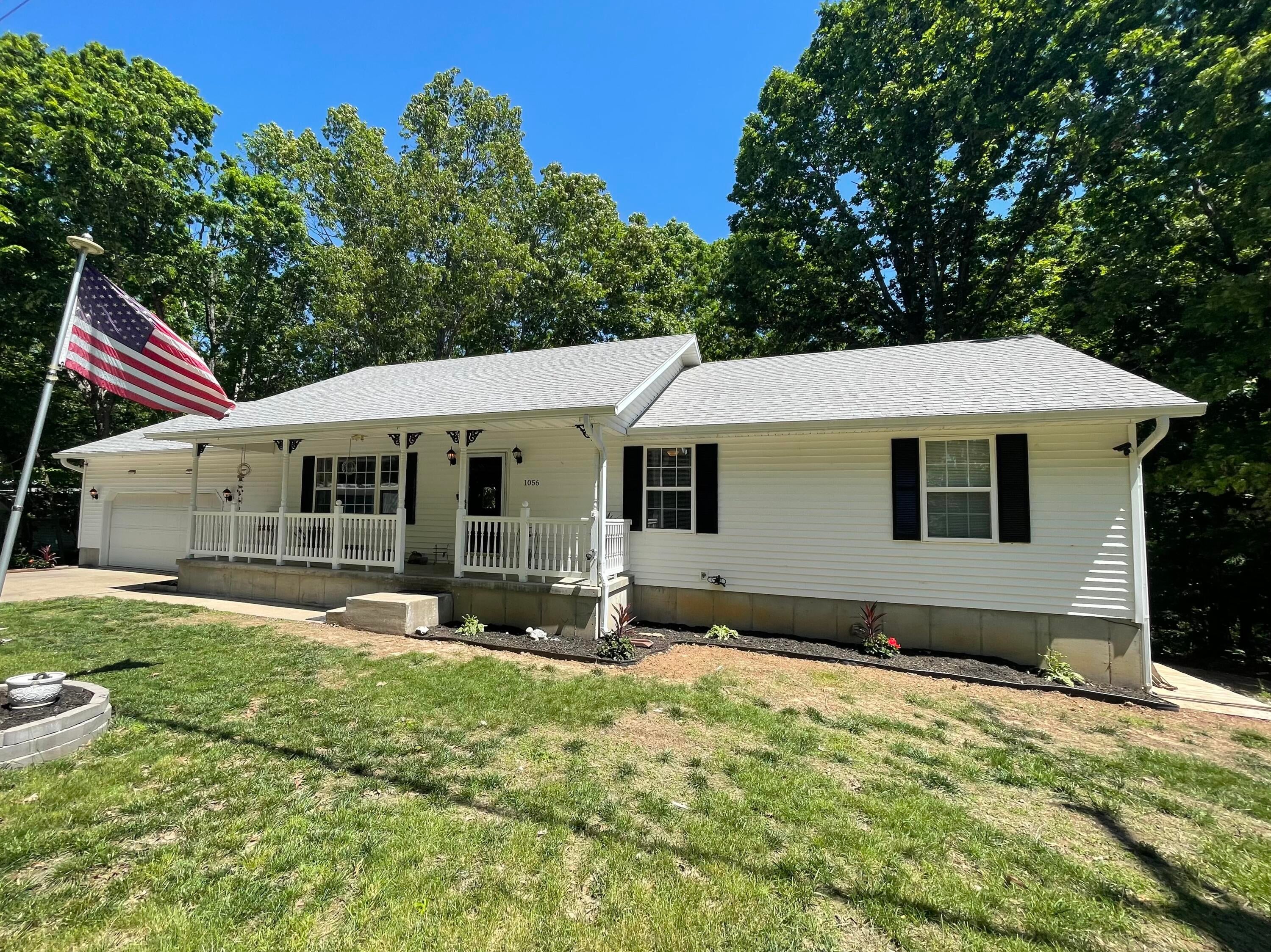 1056 Talking Rocks Road — photo