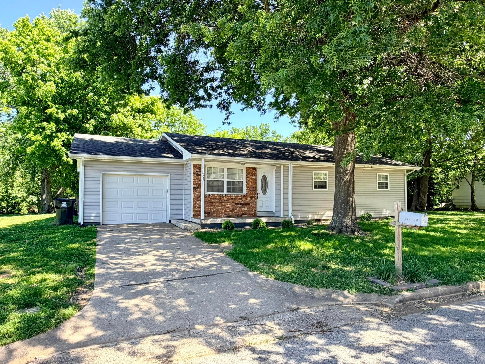 904 S Oak Ridge Drive — photo