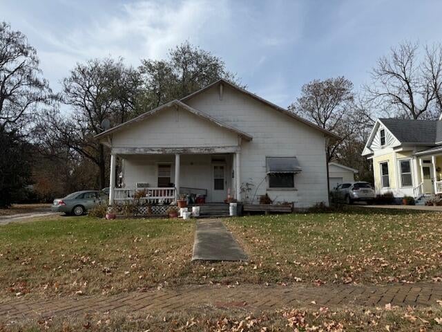 2023 N Robberson Avenue — photo