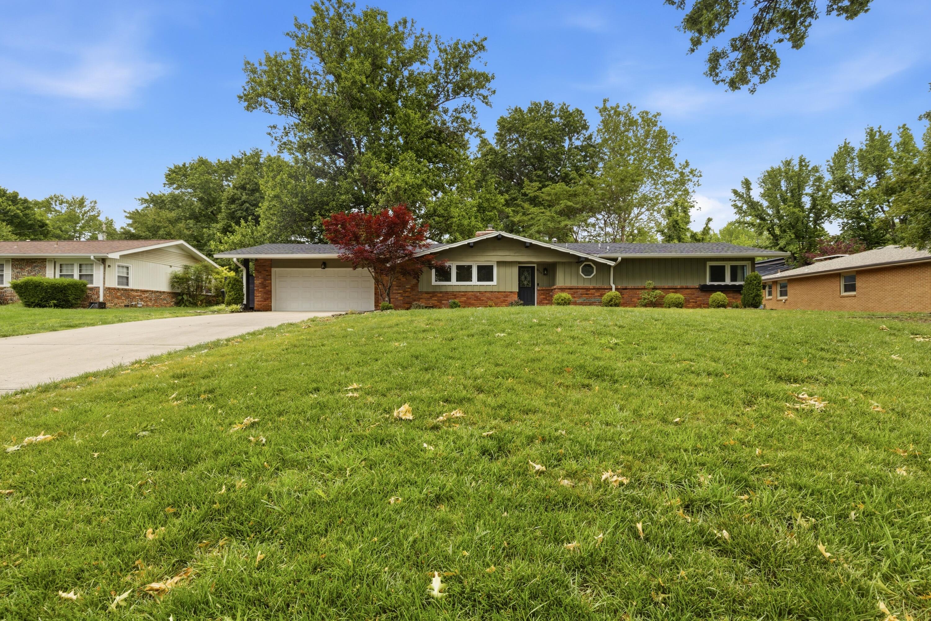 2723 E Glenwood Street — photo