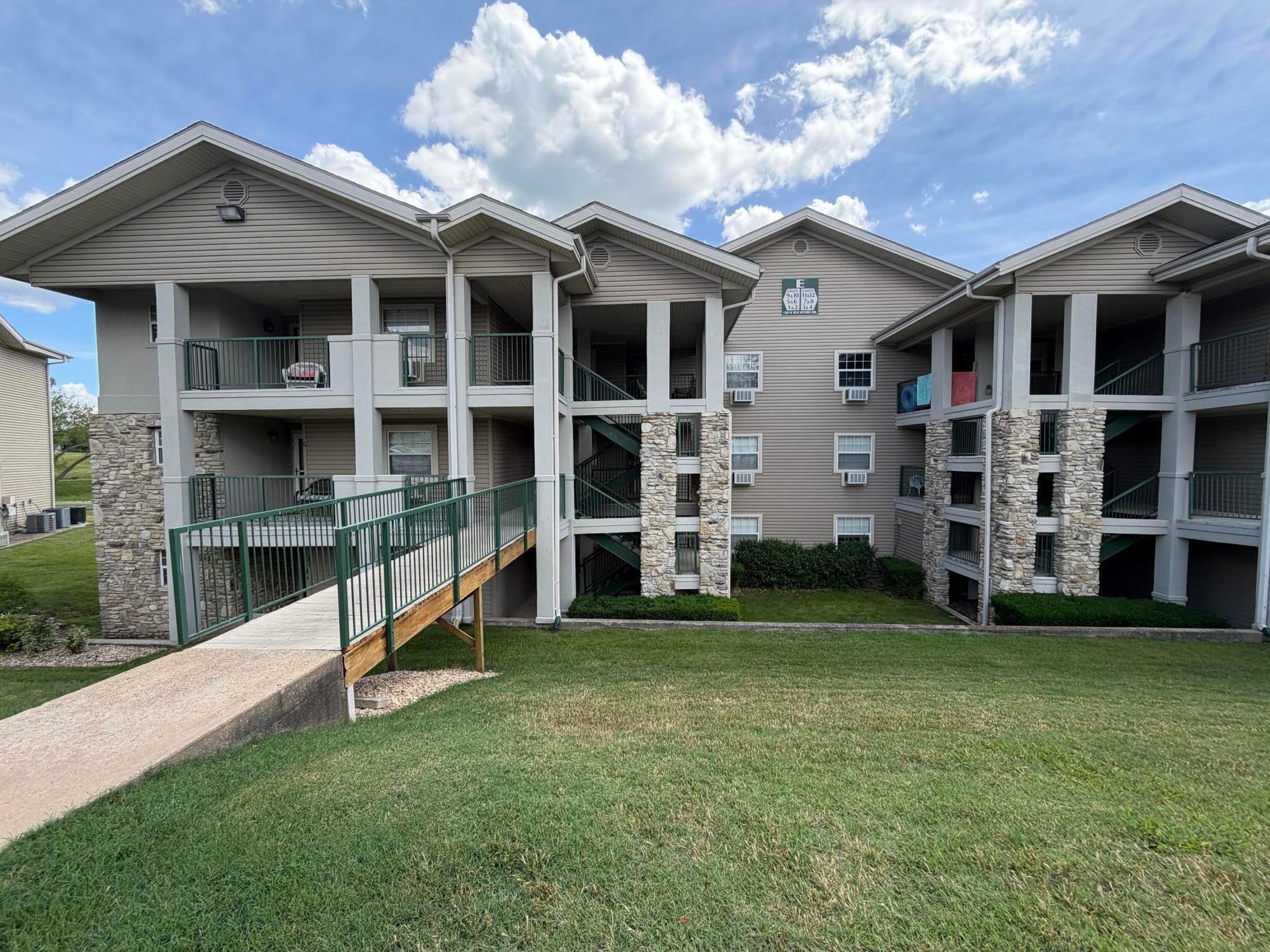 150 W Rockford Drive E2 — photo