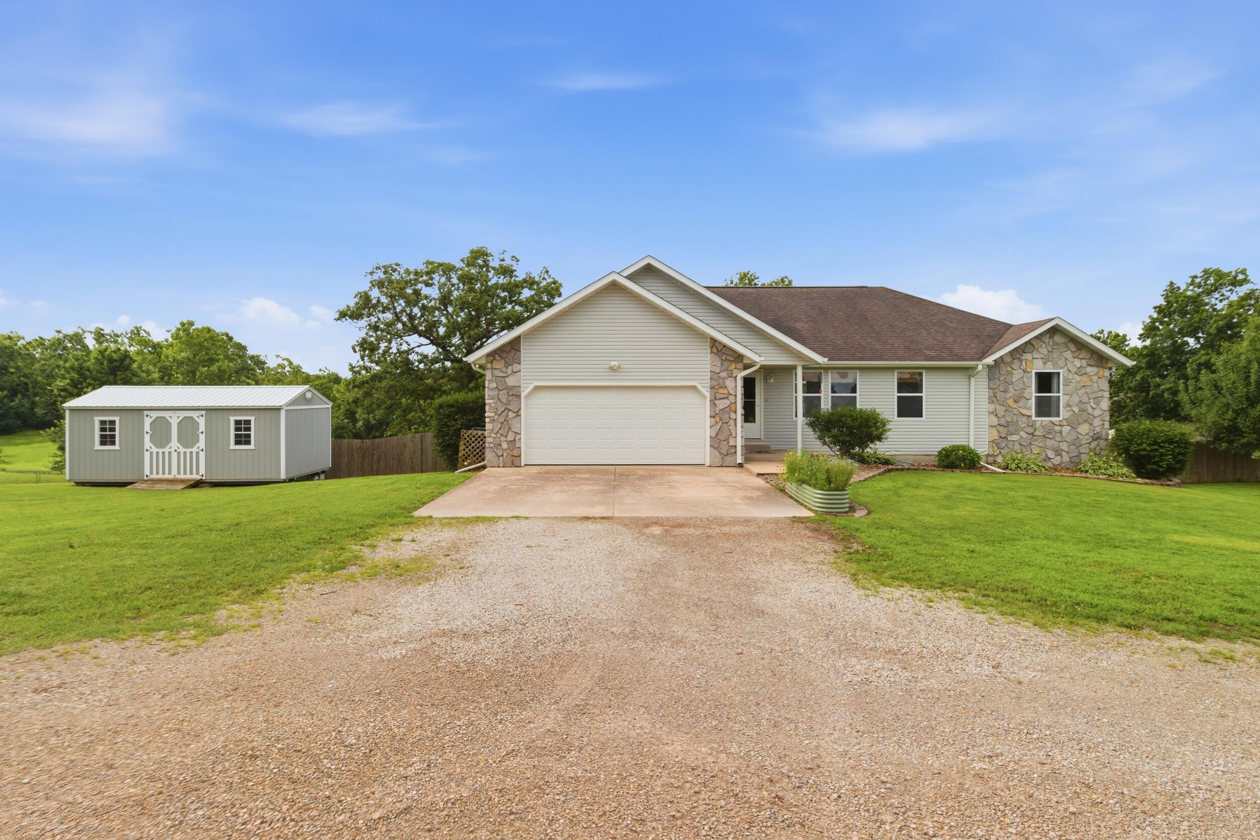 7650 Private Road 2453 — photo