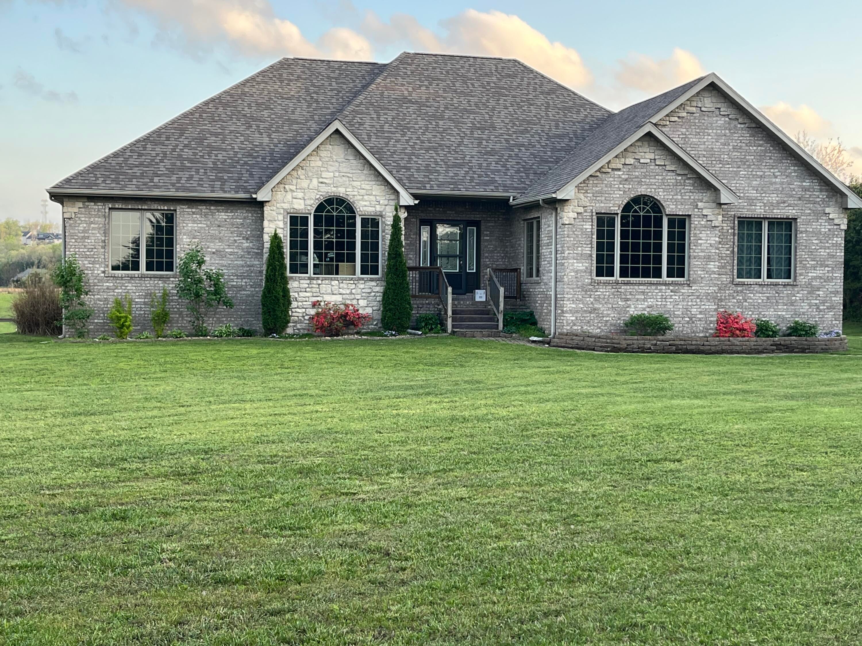 8105 N Farm Road 207 — photo