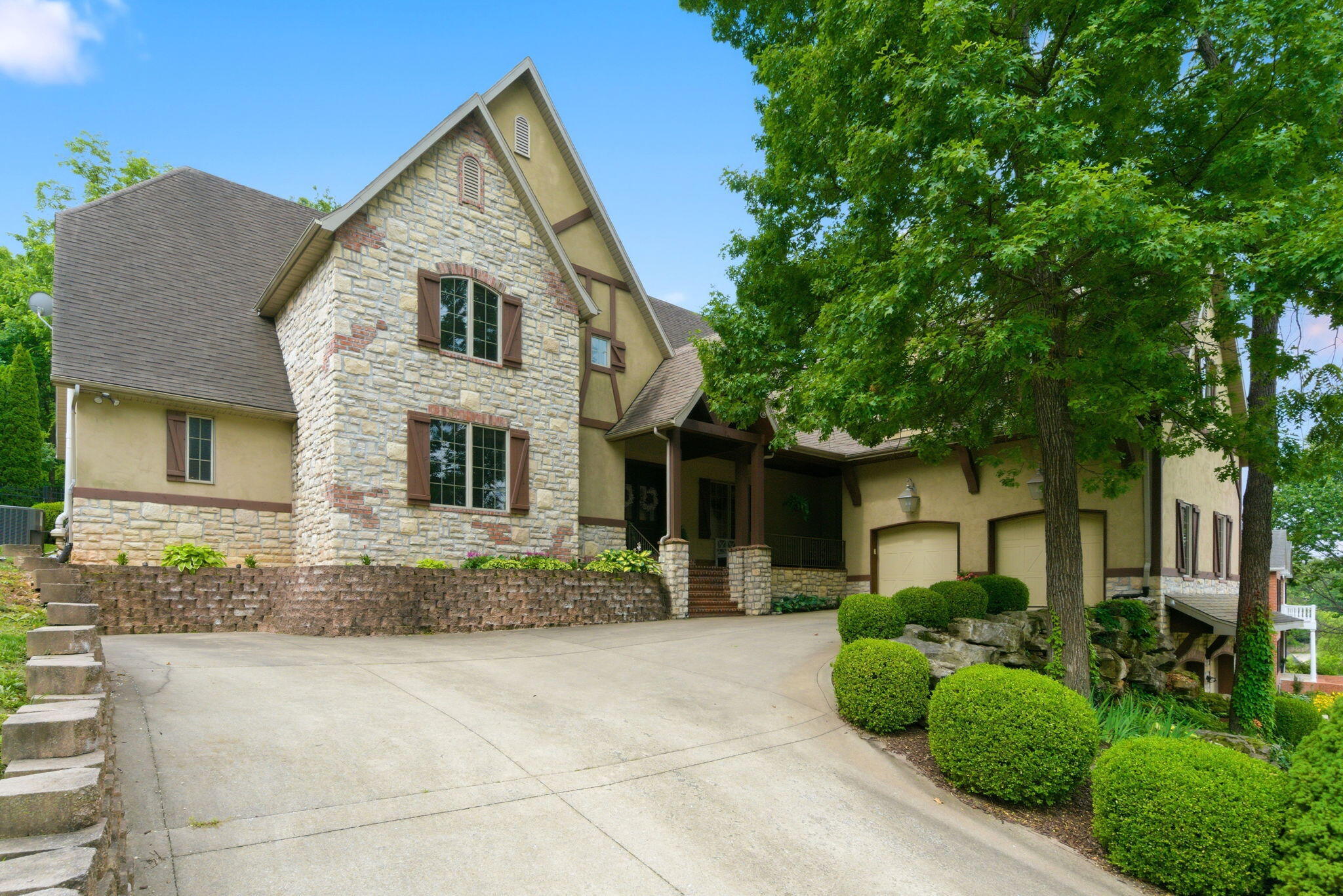 1646 W Caleb Court — photo