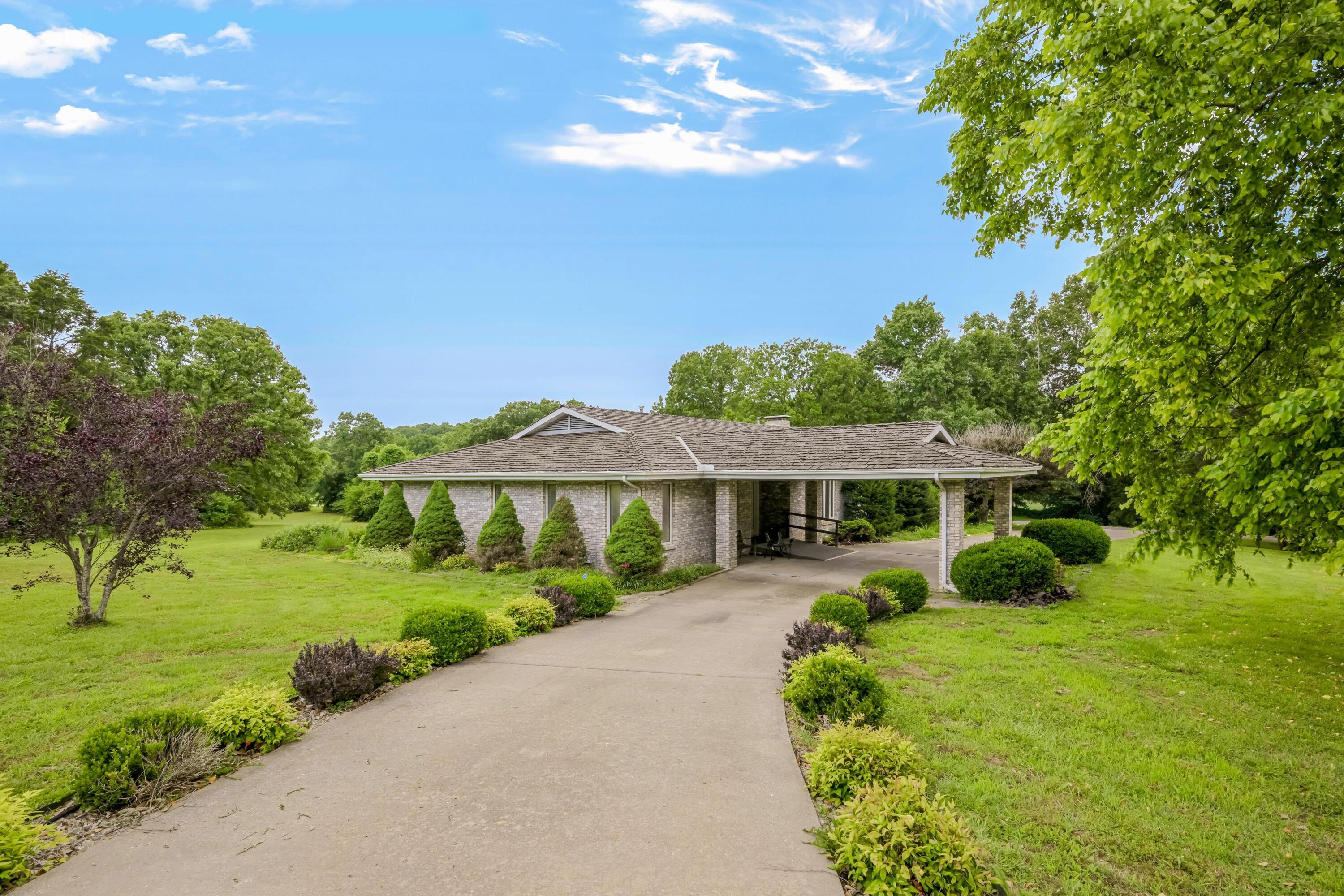 375 Glenwood Circle — photo