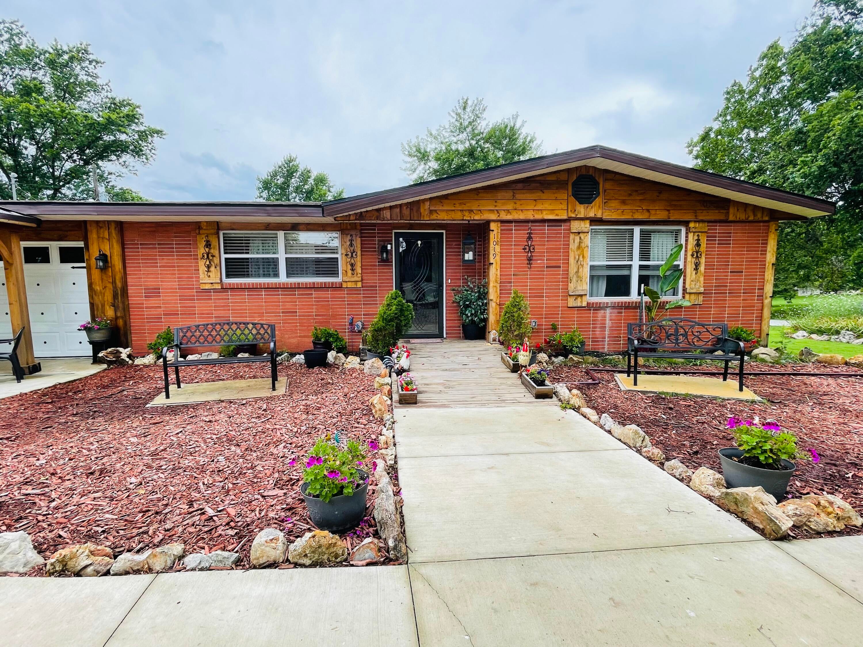 1019 N Pine Street — photo