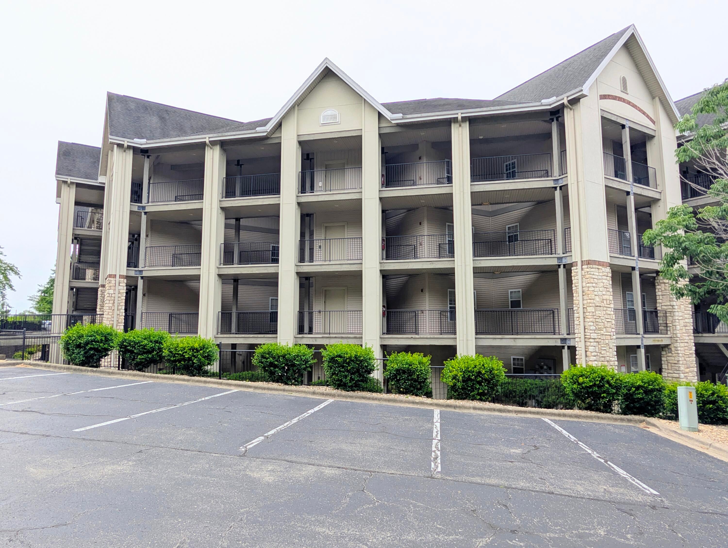 330 S Wildwood Drive 7 — photo