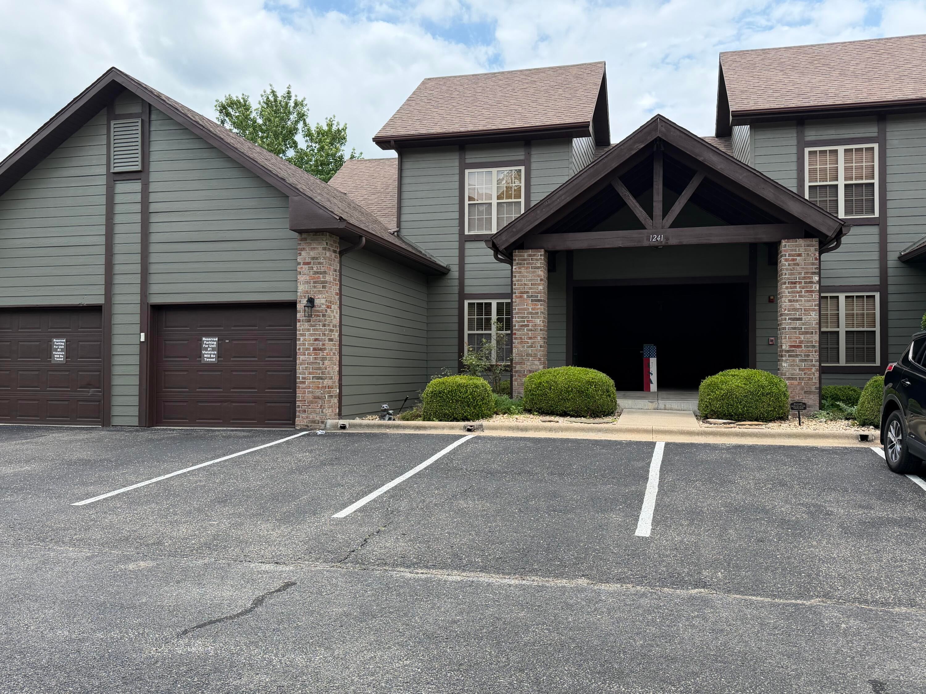 1241 Golf Drive 1 — photo