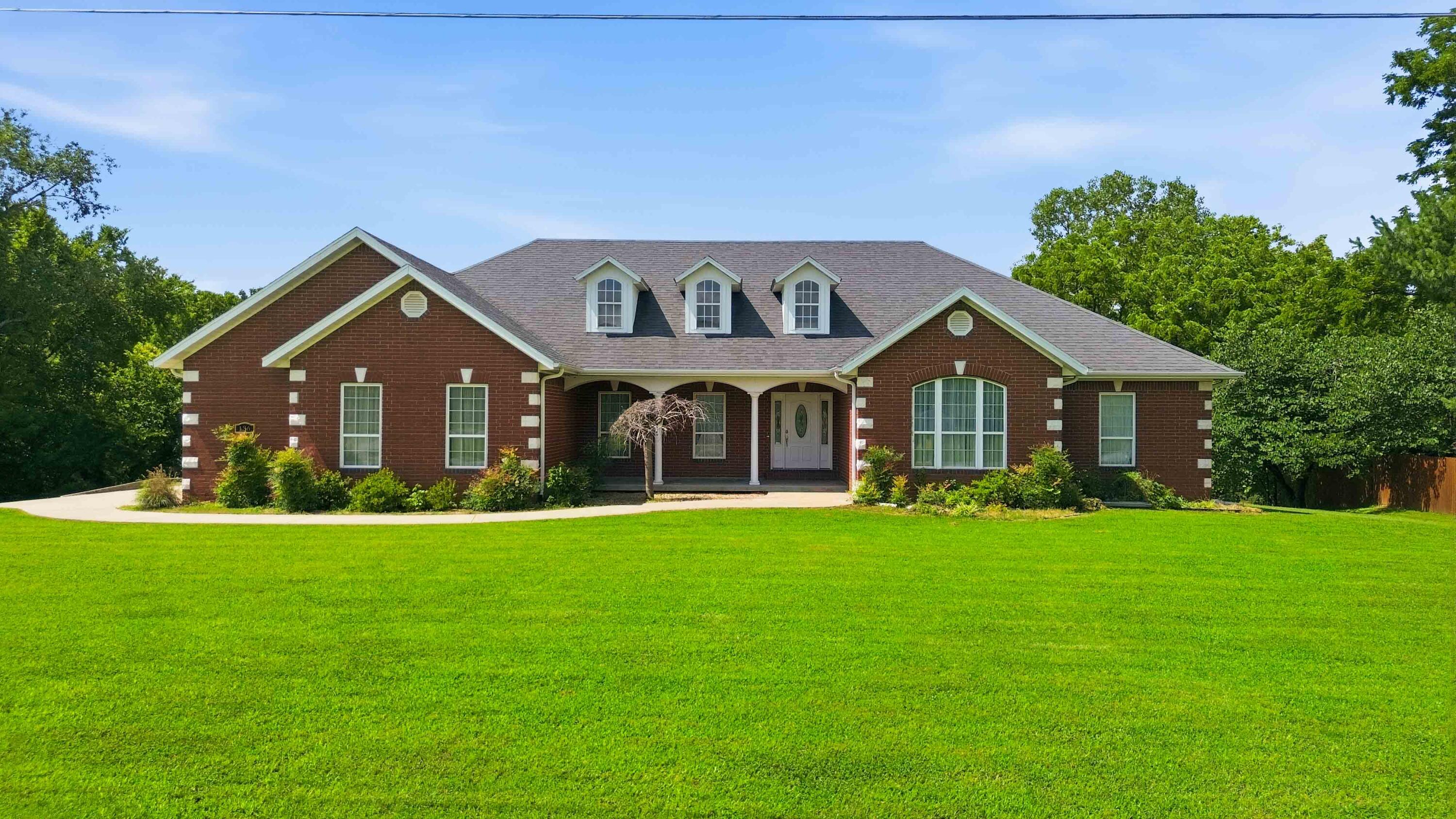 136 Riverview Drive — photo
