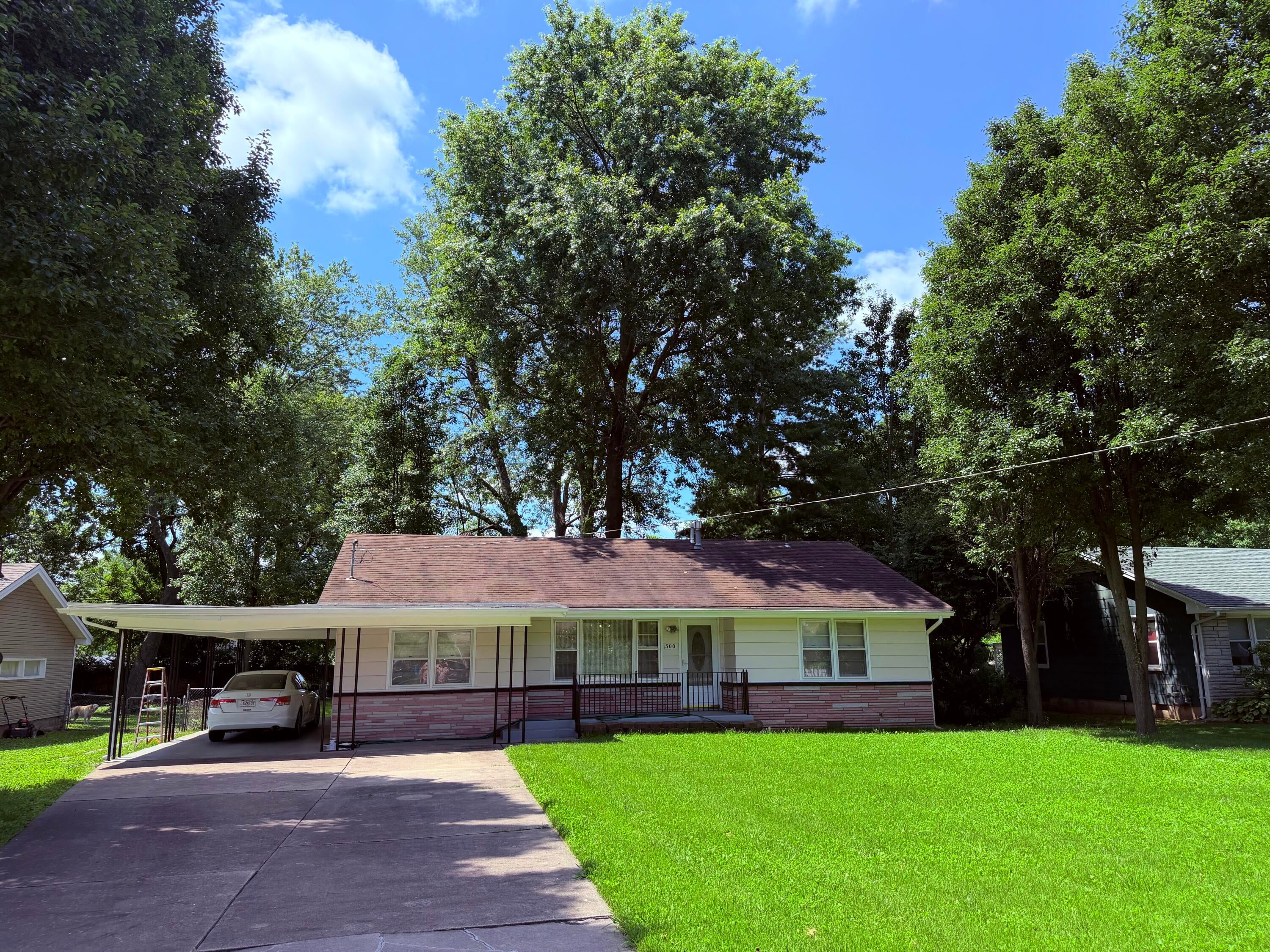 500 W Crestview Street — photo
