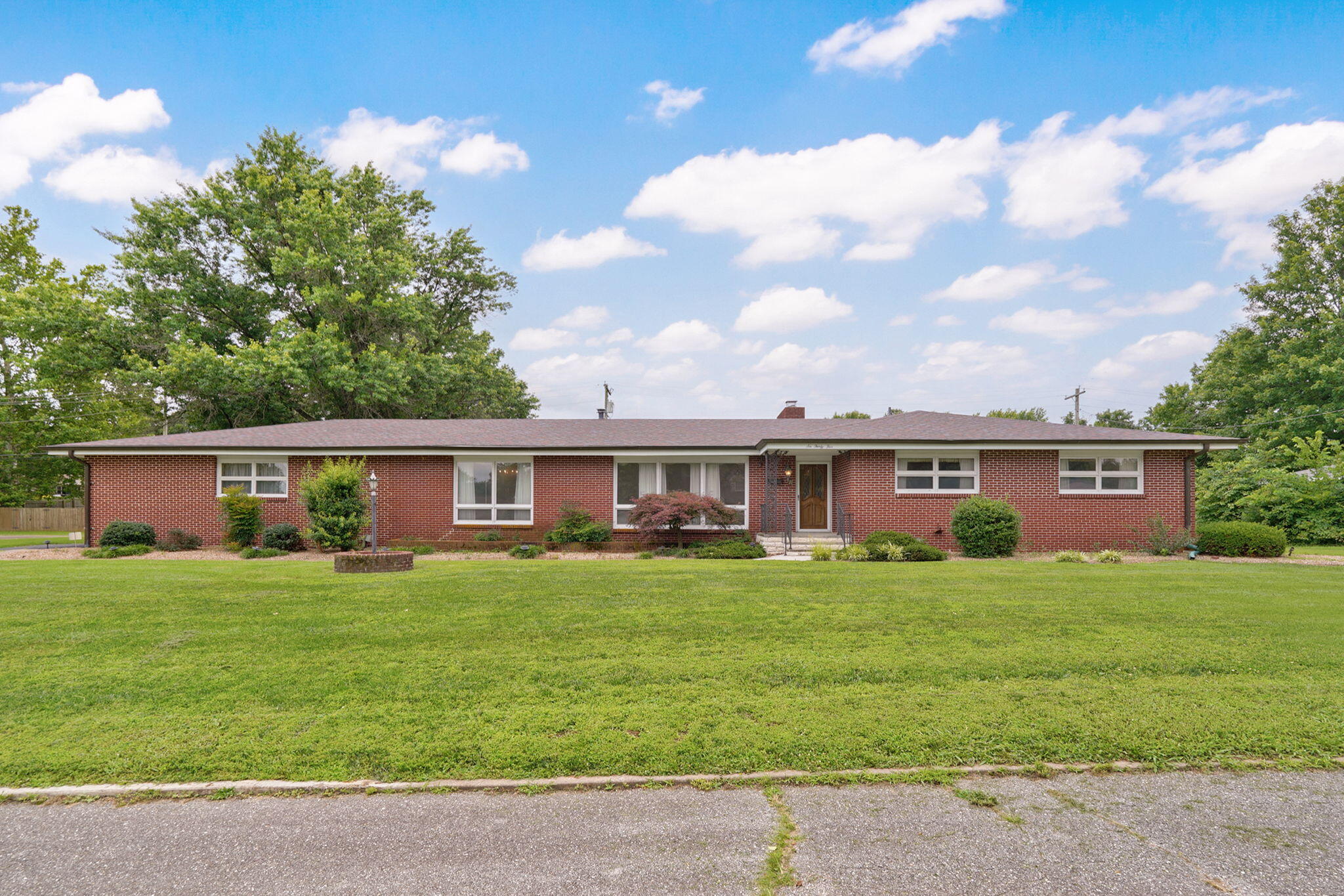635 Valley View Drive — photo