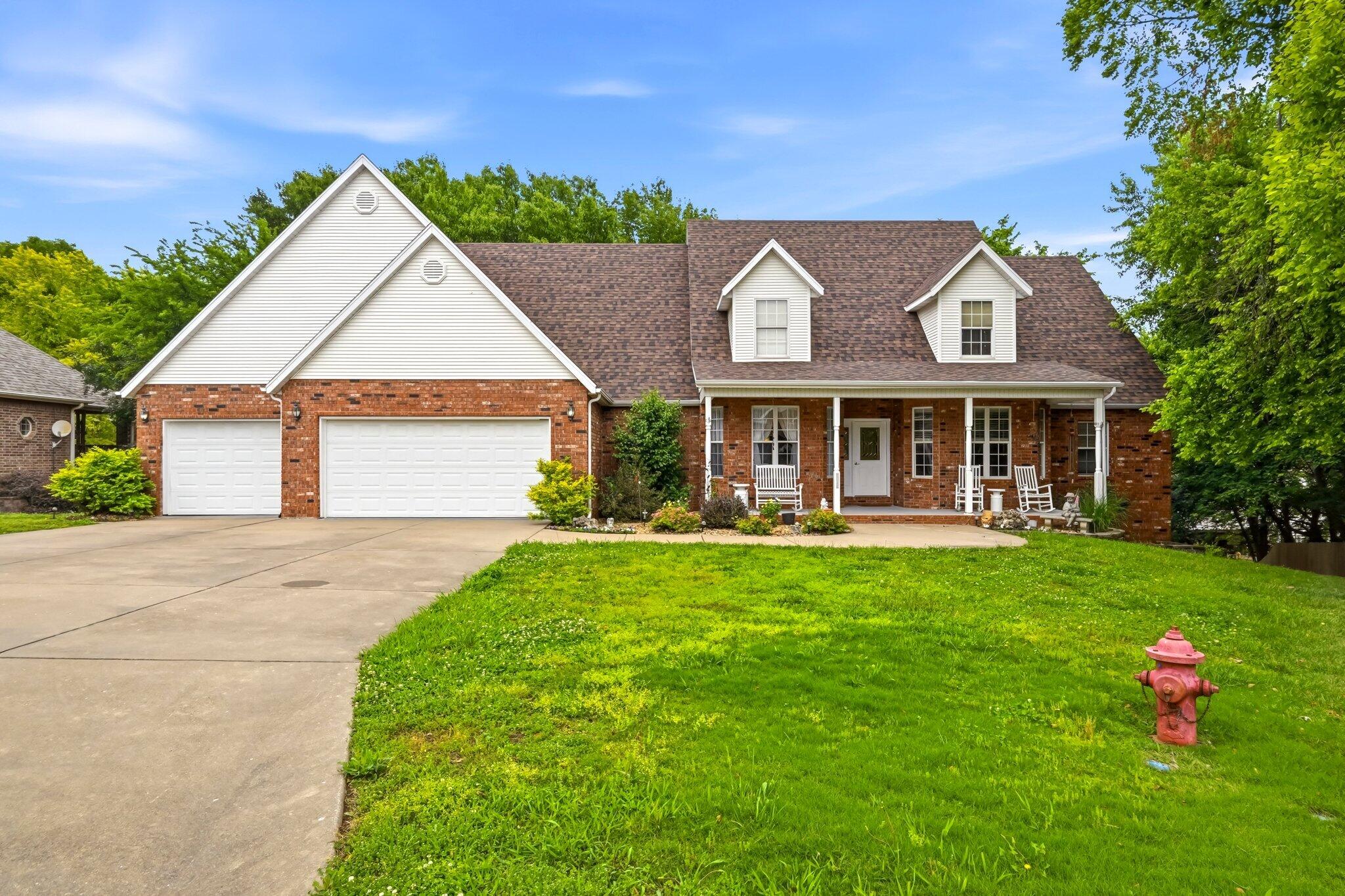 2611 N Rhodes Circle — photo