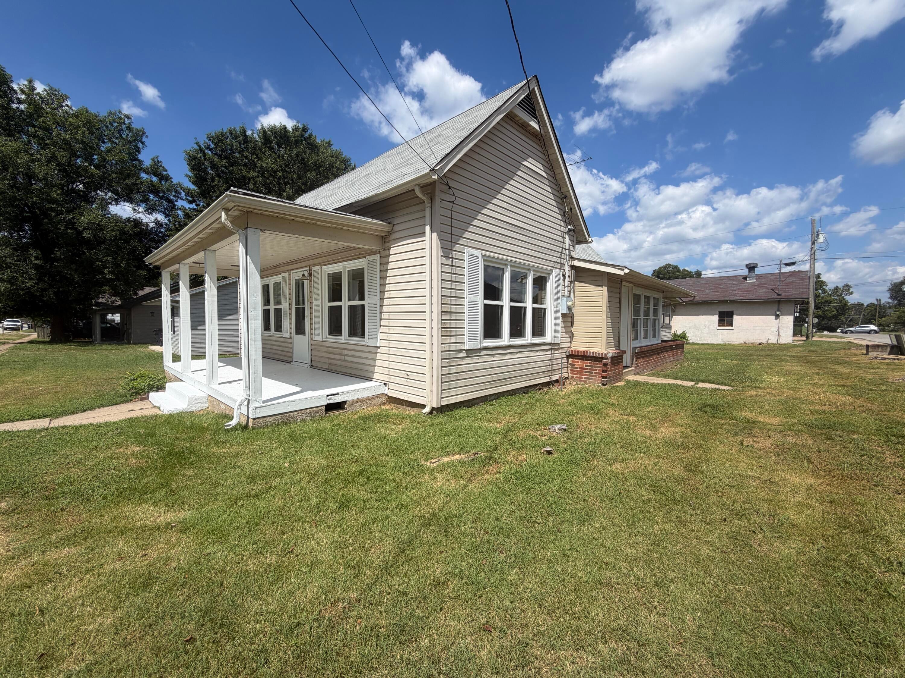 1001 W Cass Avenue — photo