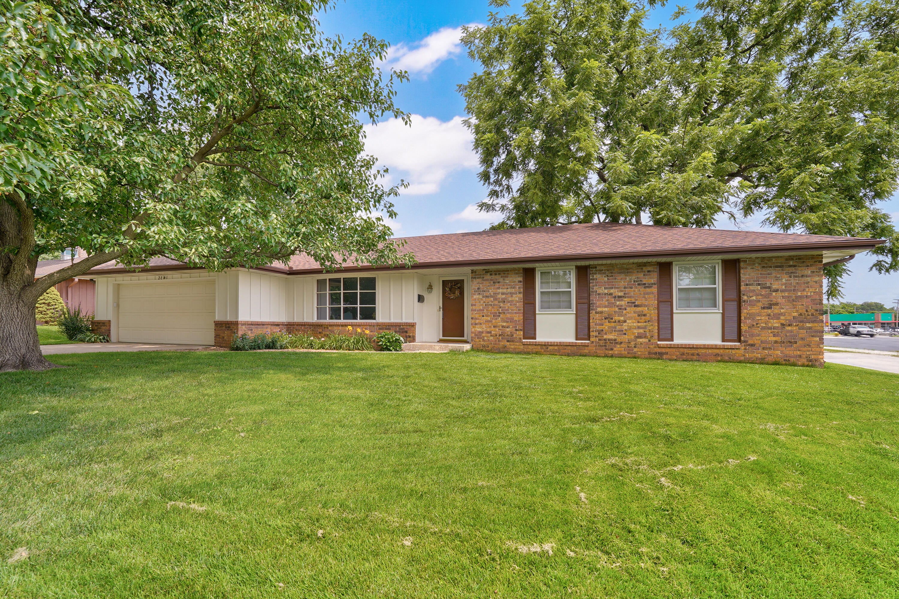 2841 E Normandy Street — photo