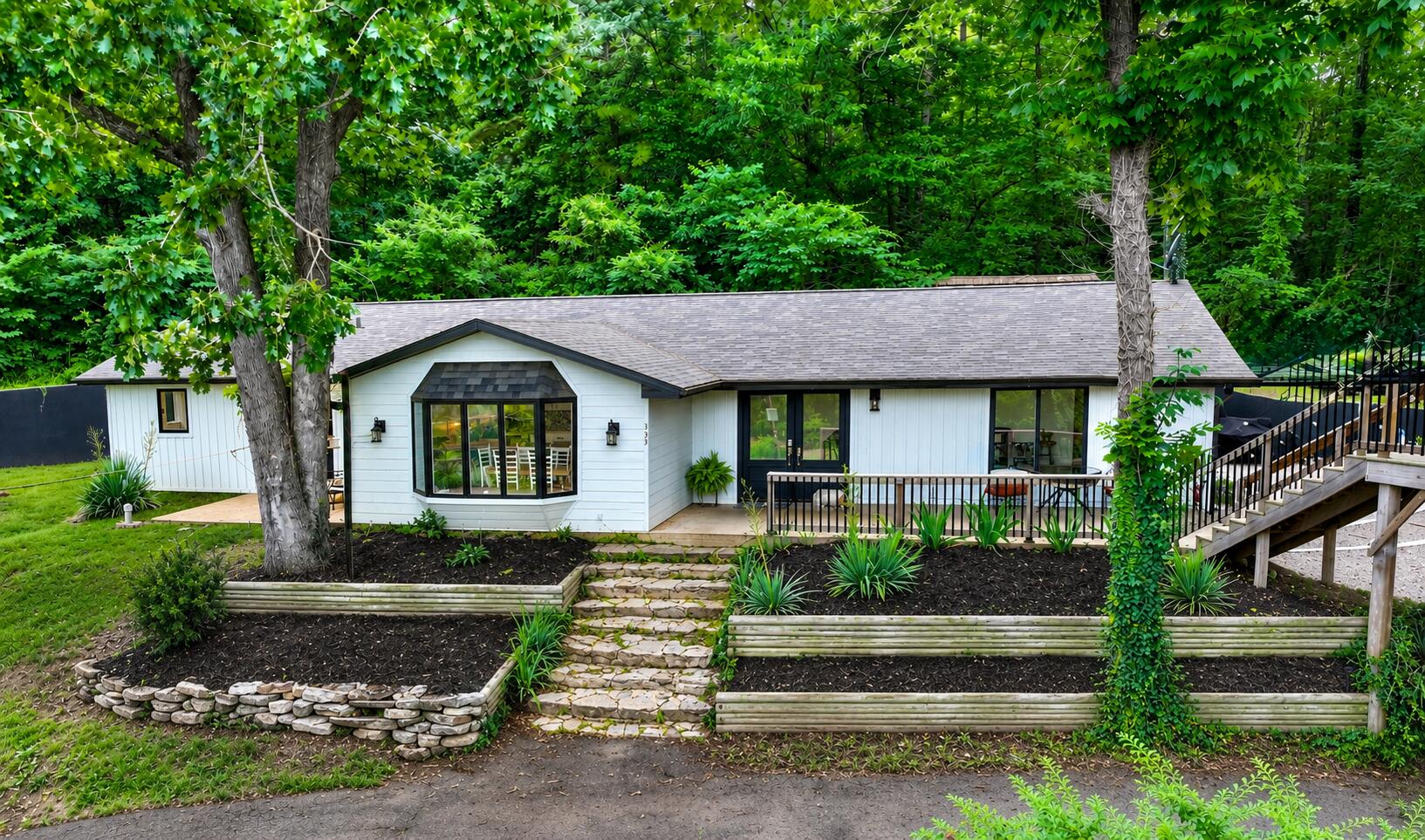 339 Carter 127 — photo