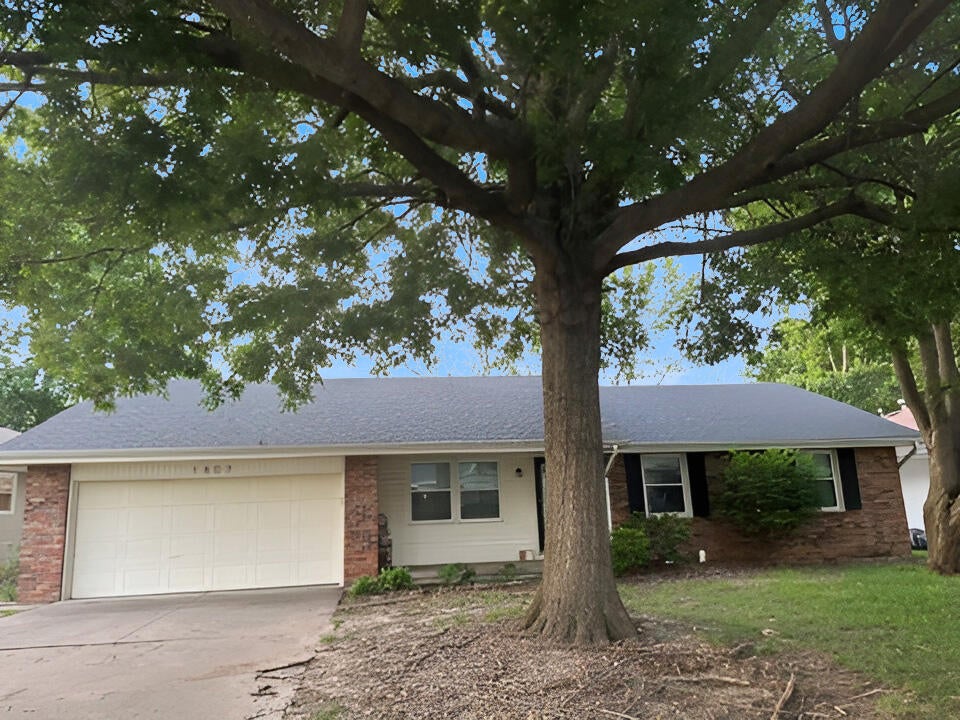 1807 W Swan Street — photo