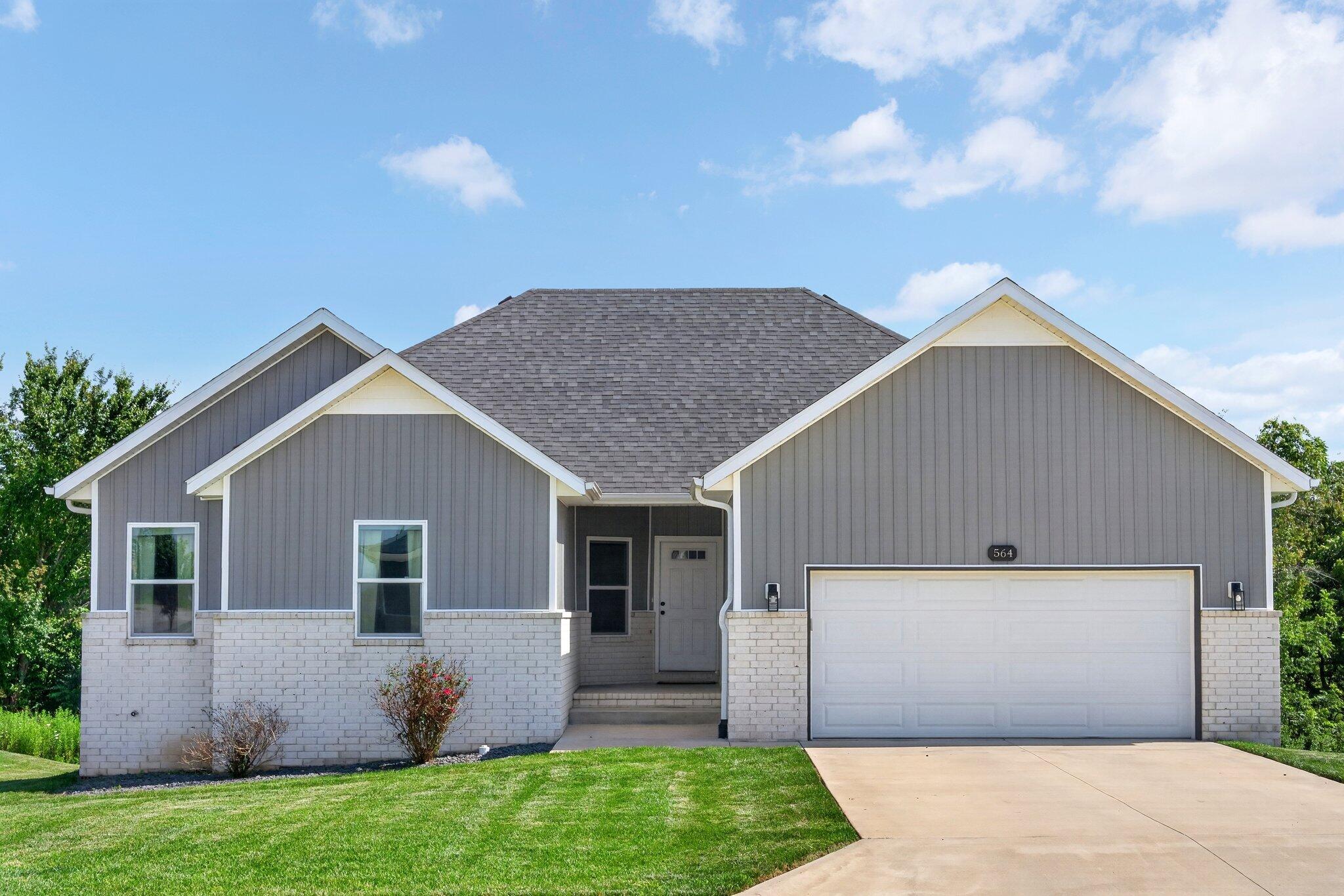 564 Delaware Court — photo