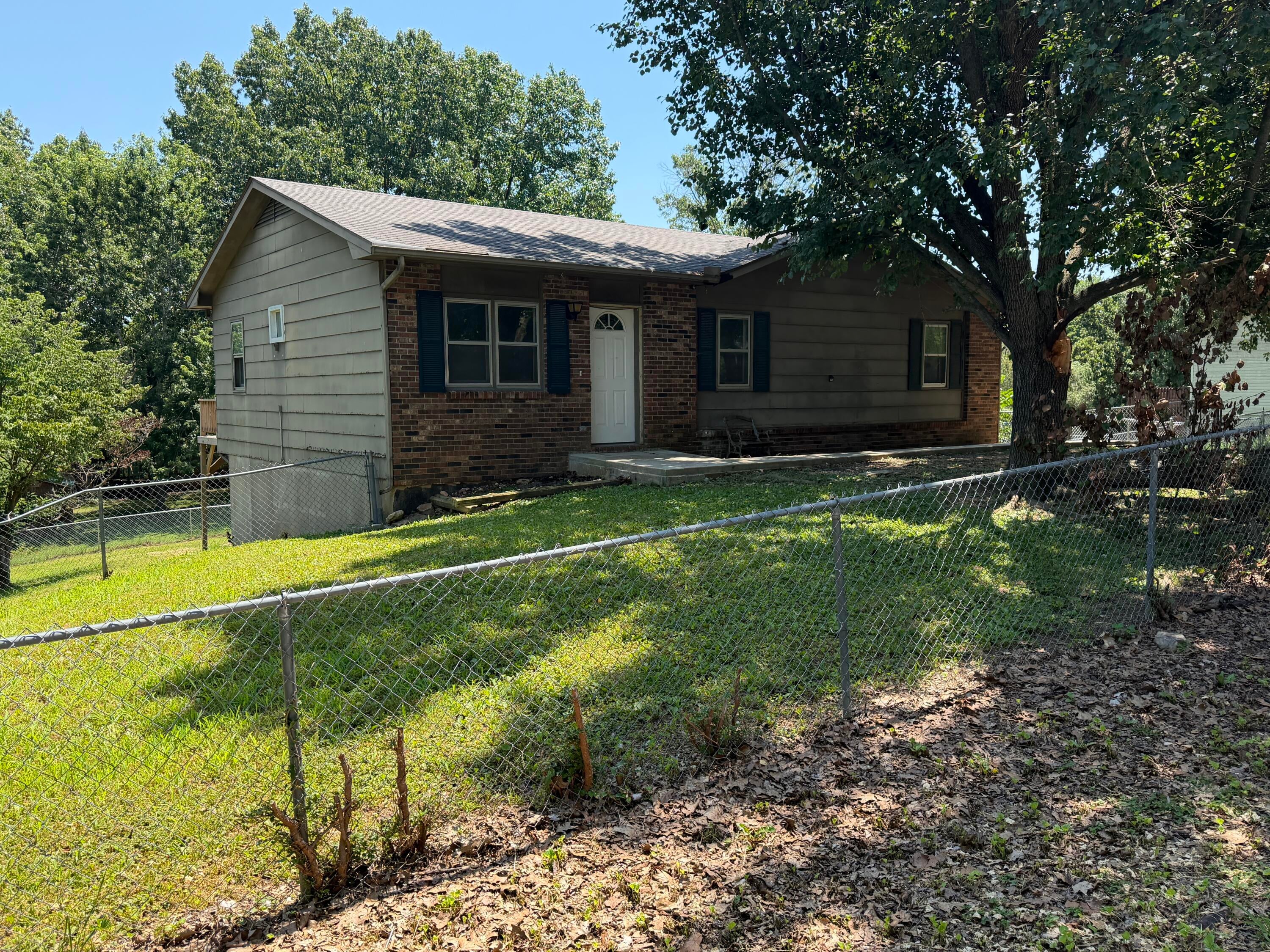 2208 Lynn Drive — photo